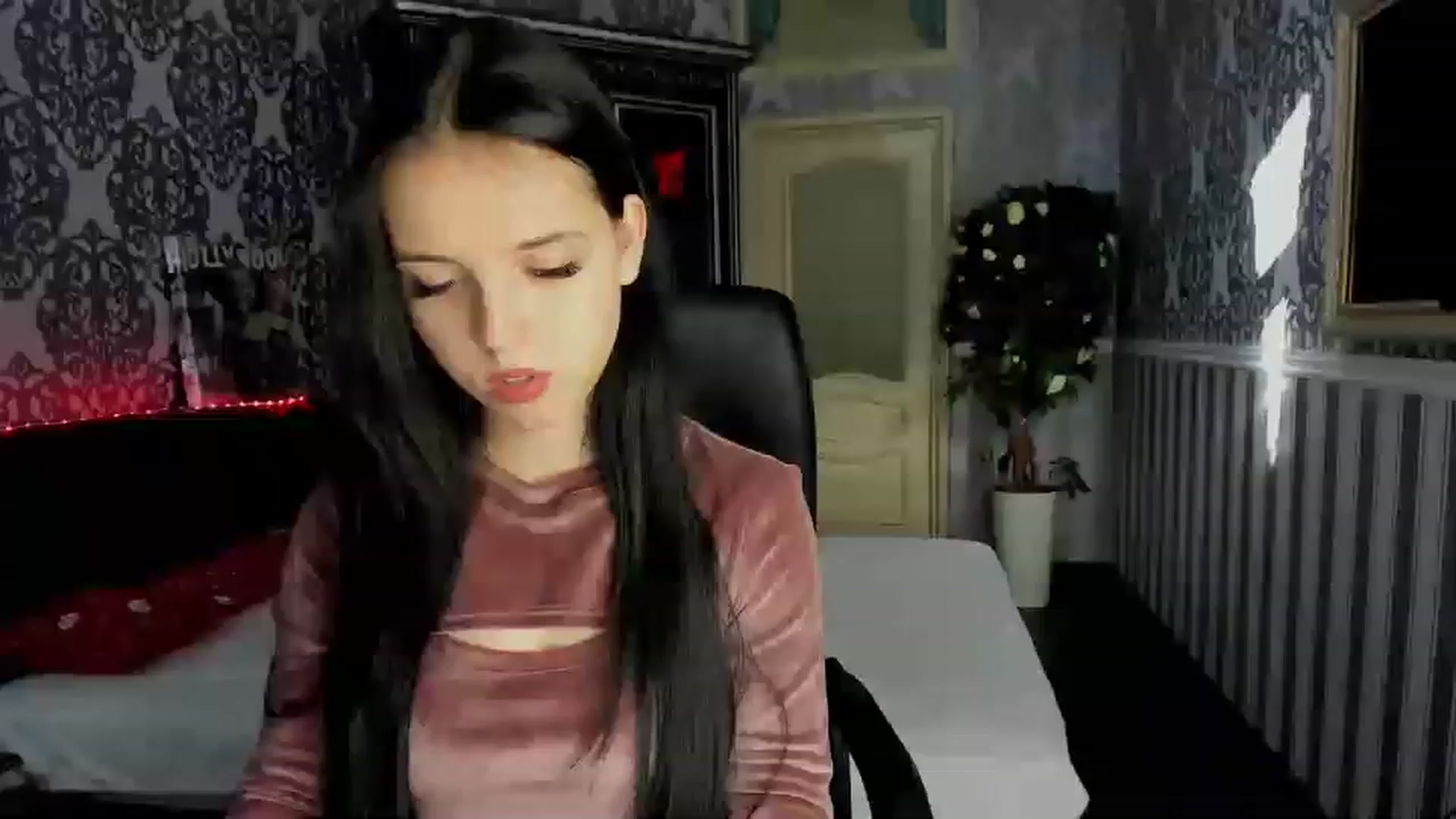 Gallery image thumbnail from Linda_Bright's myfreecams stream on, 12/28/2022, 09:34 image 11 of 20