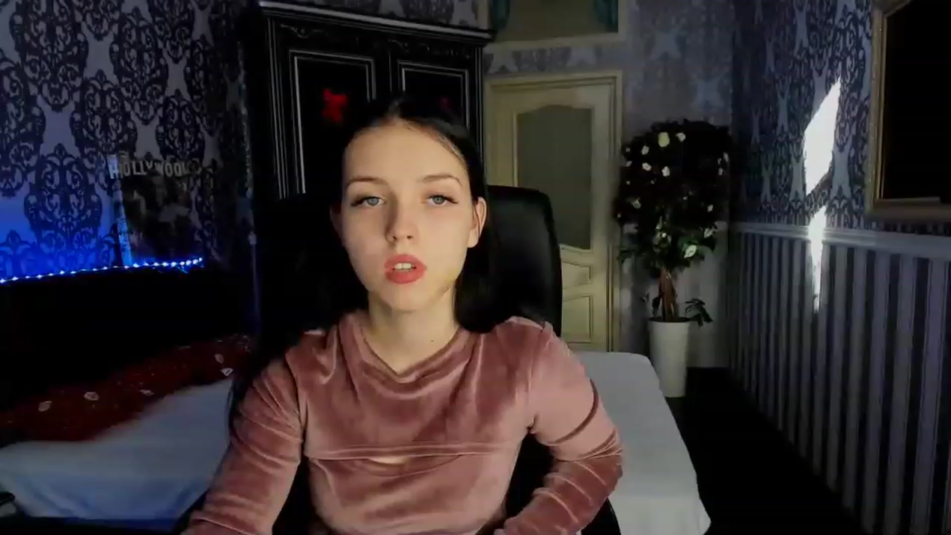 Gallery image thumbnail from Linda_Bright's myfreecams stream on, 12/28/2022, 09:34 image 5 of 20