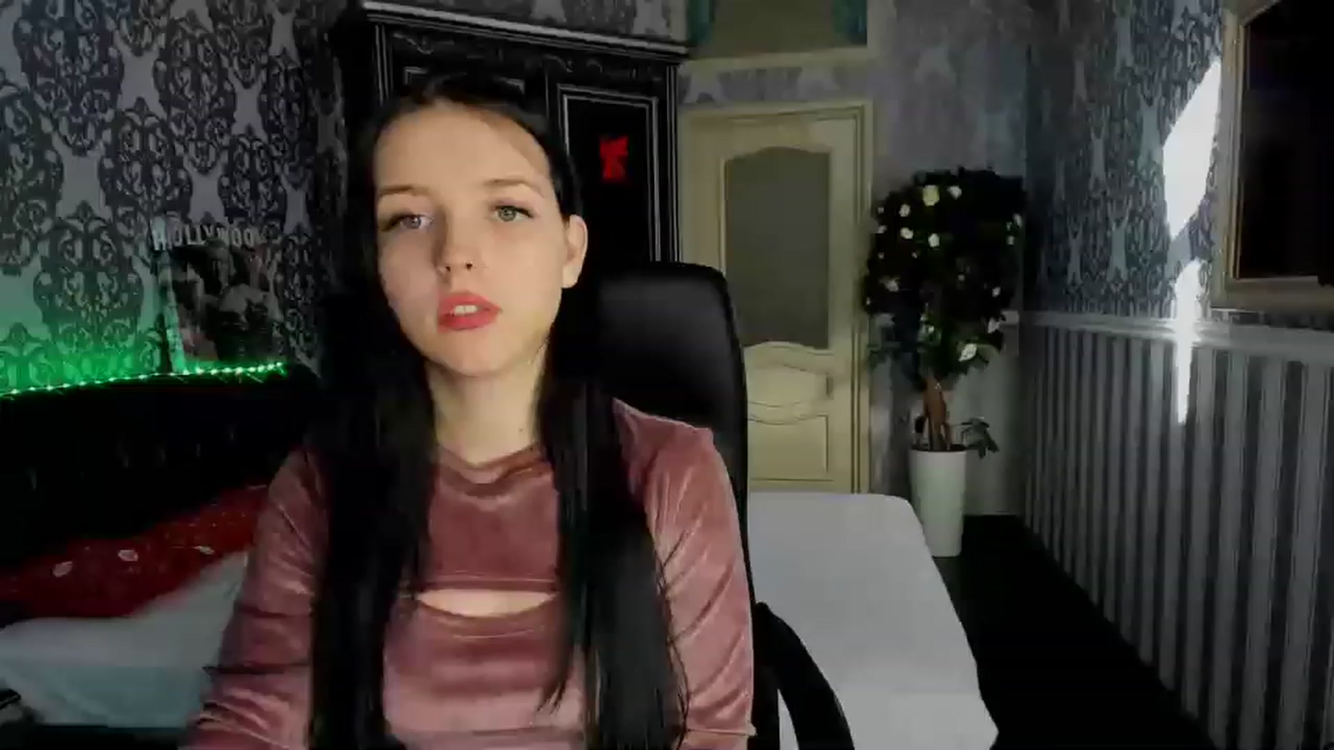 Gallery image thumbnail from Linda_Bright's myfreecams stream on, 12/28/2022, 09:34 image 16 of 20