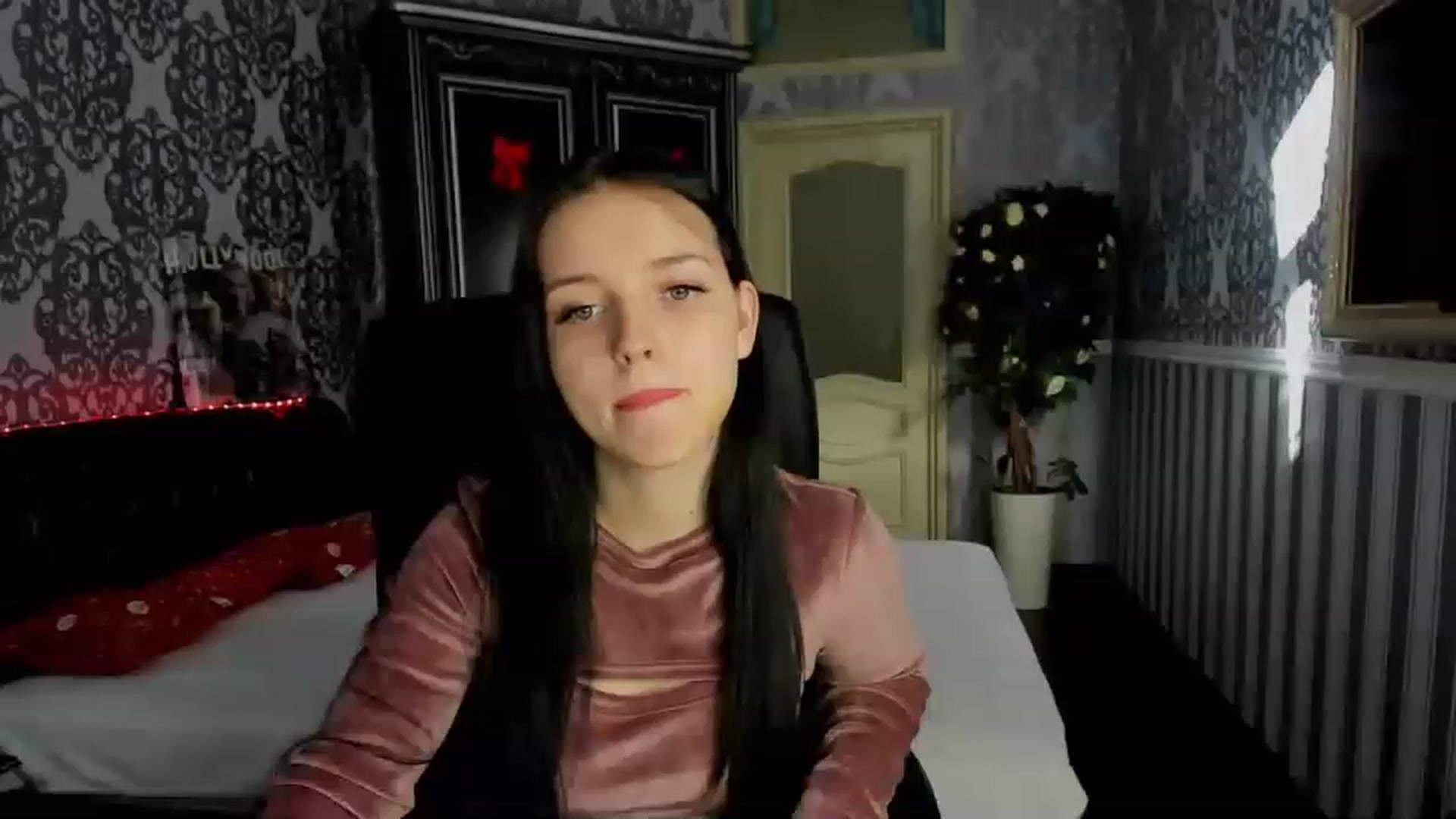 Gallery image thumbnail from Linda_Bright's myfreecams stream on, 12/28/2022, 09:34 image 17 of 20