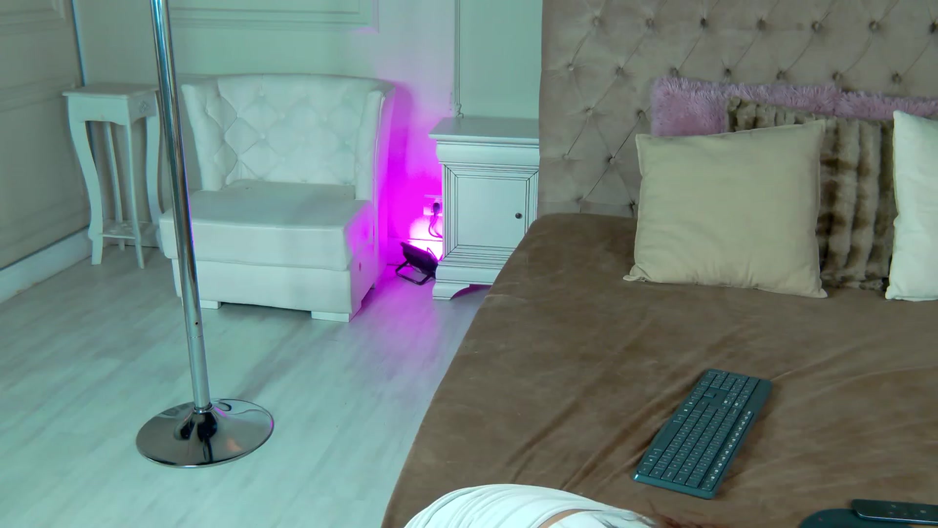 Gallery image thumbnail from LindsayDee's myfreecams stream on, 02/22/2023, 18:52 image 4 of 20