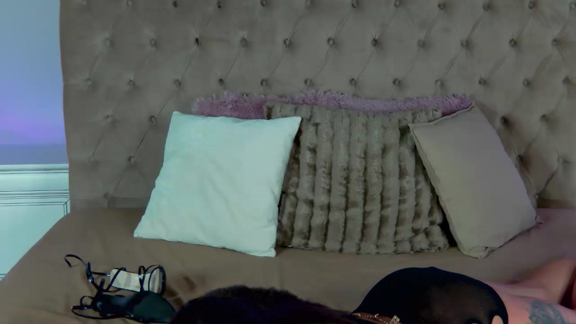 Gallery image thumbnail from LindsayDee's myfreecams stream on, 03/12/2023, 18:50 image 2 of 20