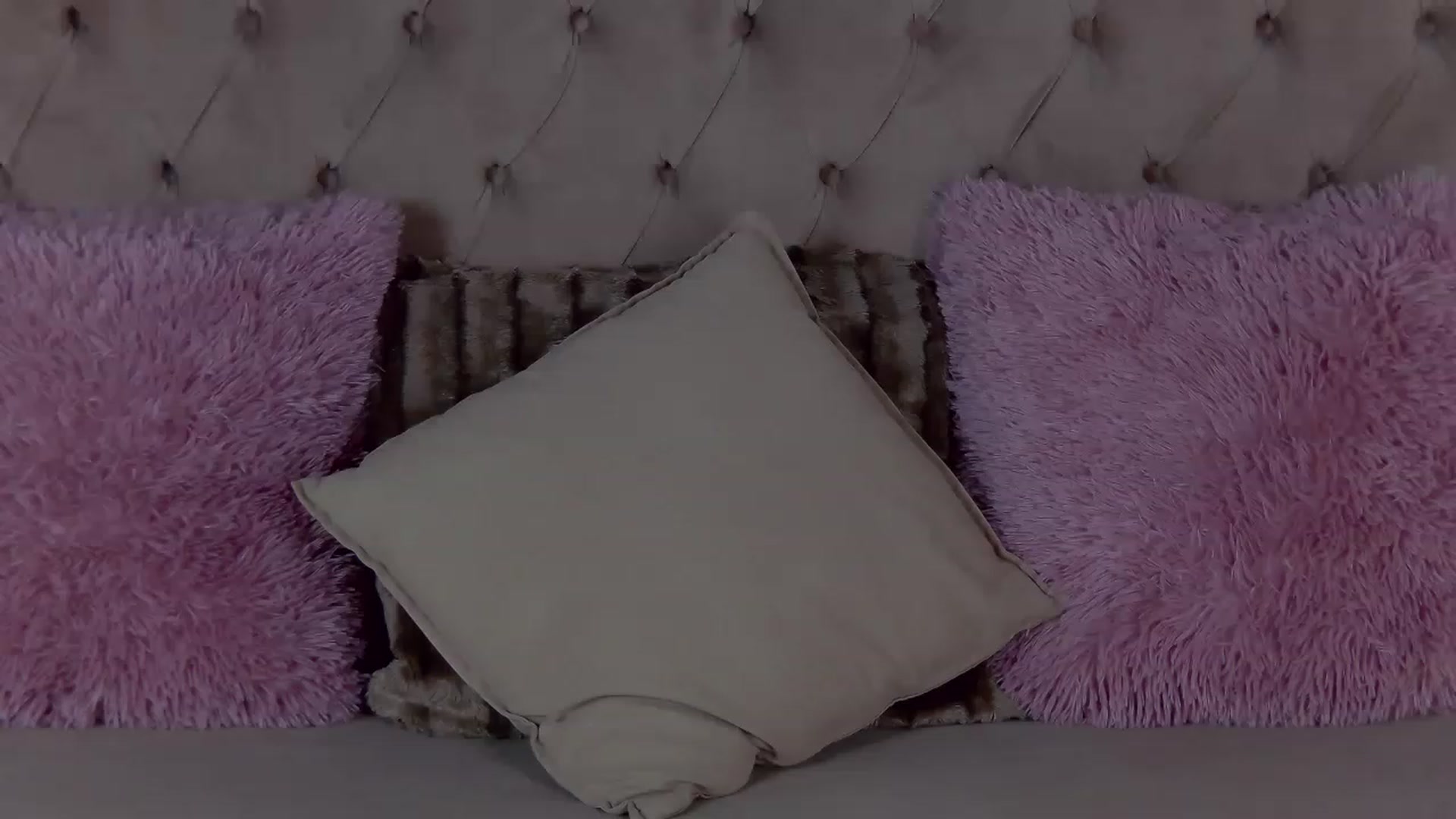 Gallery image thumbnail from LindsayDee's myfreecams stream on, 04/10/2023, 12:58 image 9 of 20