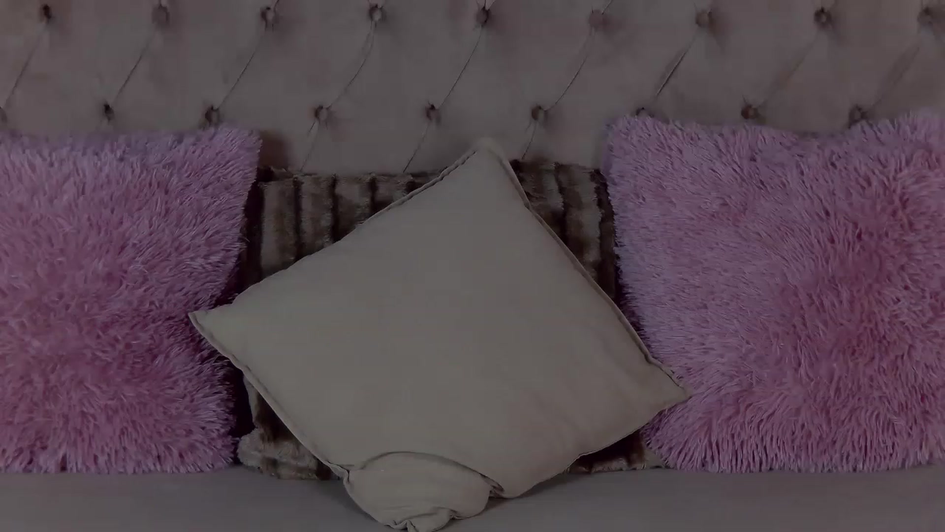 Gallery image thumbnail from LindsayDee's myfreecams stream on, 04/10/2023, 12:58 image 14 of 20