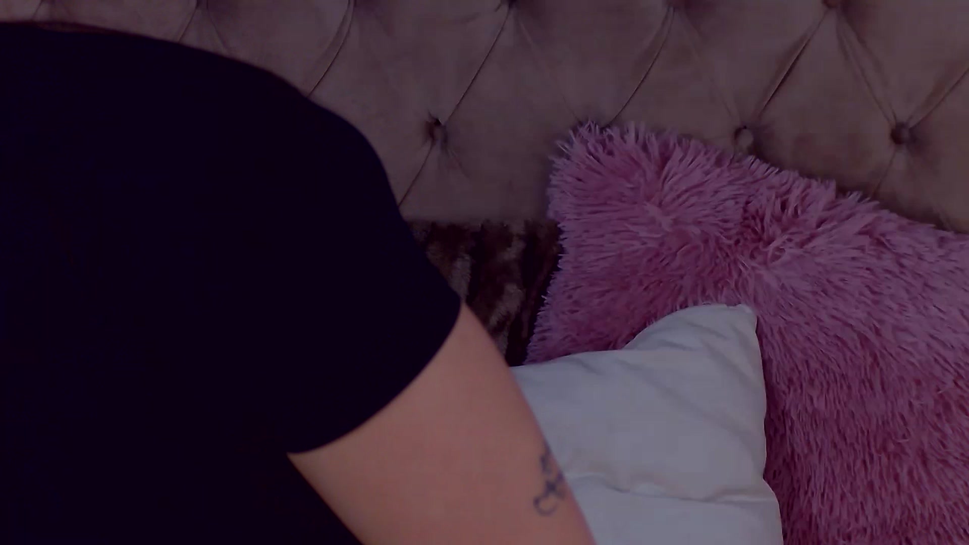 Gallery image thumbnail from LindsayDee's myfreecams stream on, 05/18/2023, 16:29 image 17 of 20