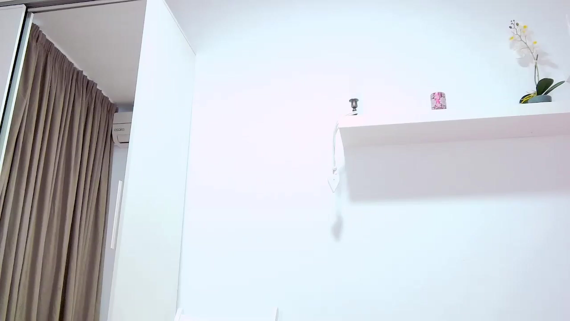 Gallery image thumbnail from LindsayDee's myfreecams stream on, 08/05/2023, 06:33 image 13 of 20