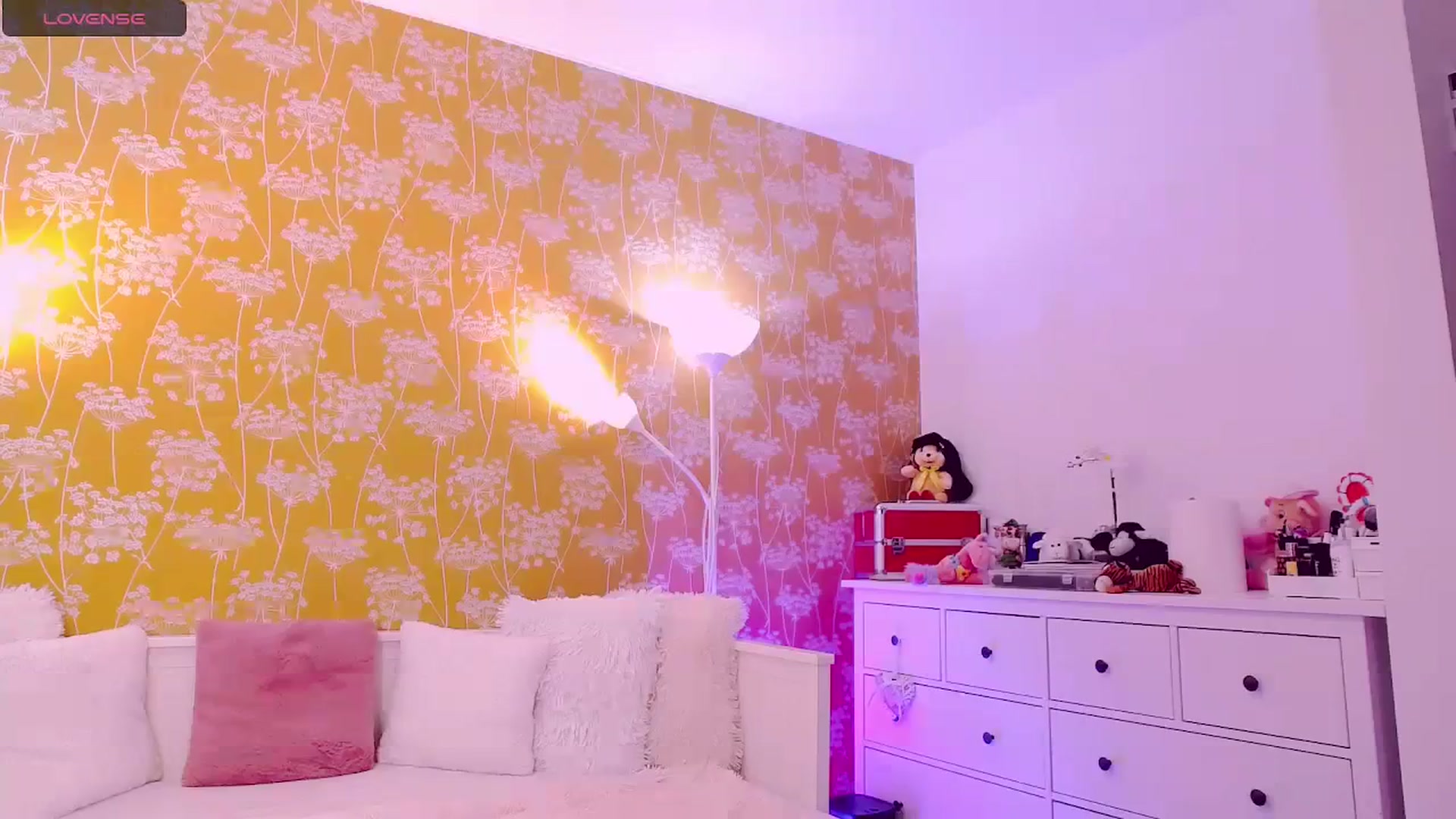 Gallery image thumbnail from LindsayDee's myfreecams stream on, 12/13/2023, 09:24 image 15 of 20