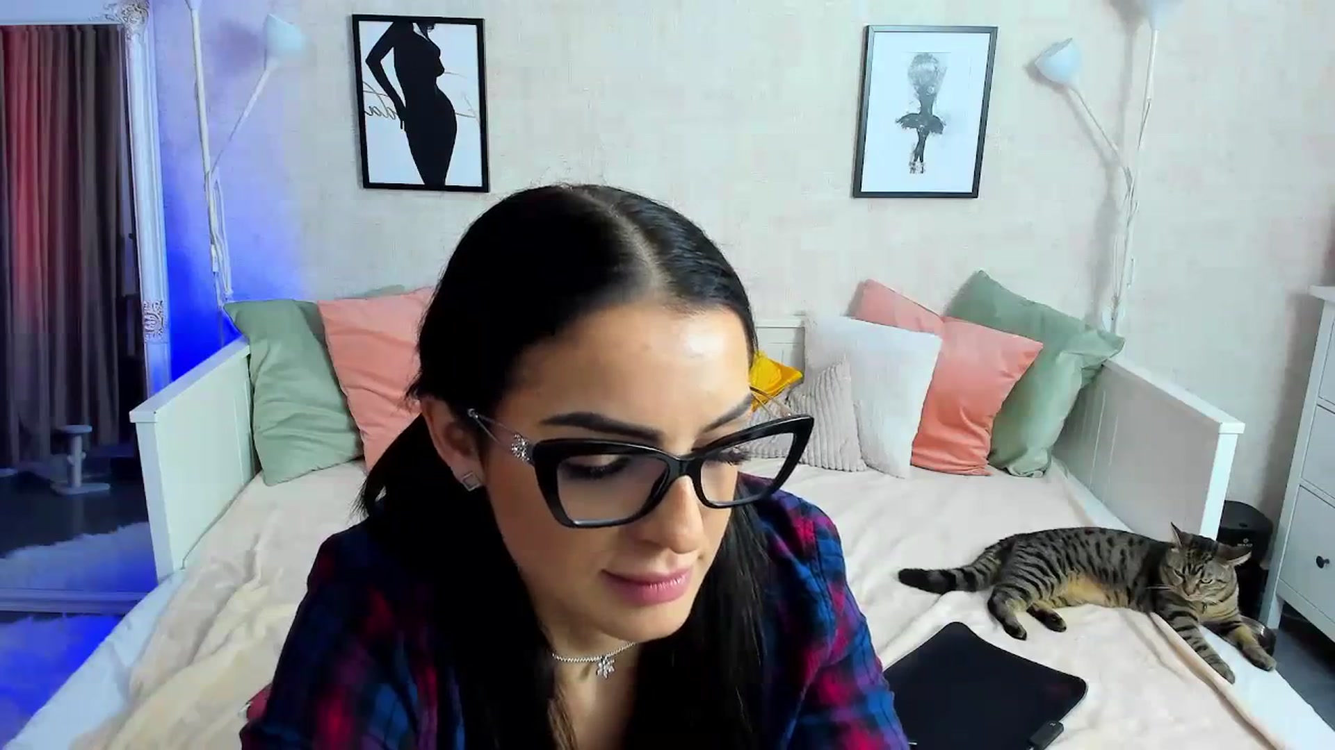 Gallery image thumbnail from LindsayDee's myfreecams stream on, 03/16/2024, 08:45 image 19 of 20