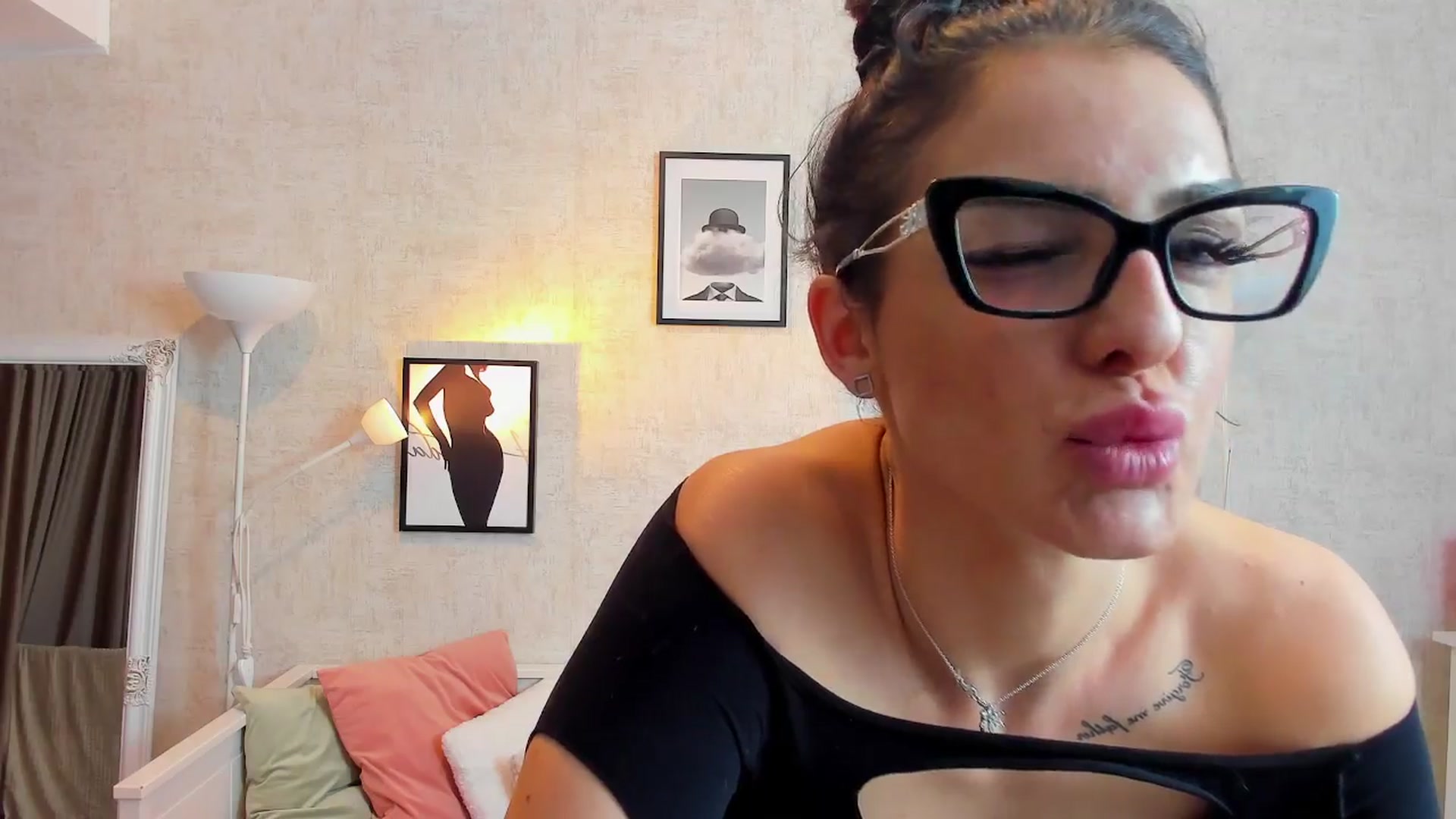 Gallery image thumbnail from LindsayDee's myfreecams stream on, 04/04/2024, 18:41 image 13 of 20
