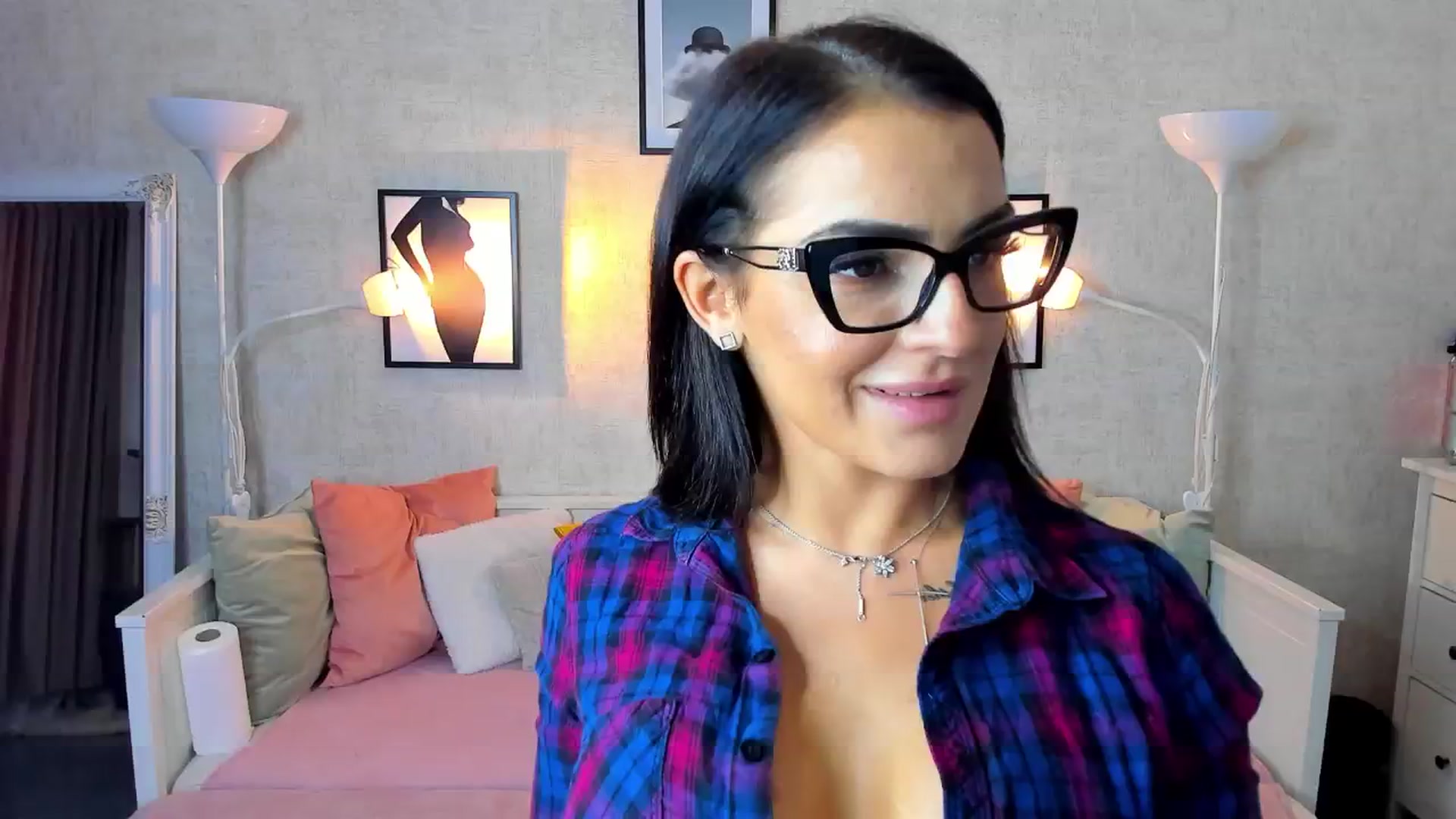 Gallery image thumbnail from LindsayDee's myfreecams stream on, 07/05/2024, 20:05 image 1 of 20