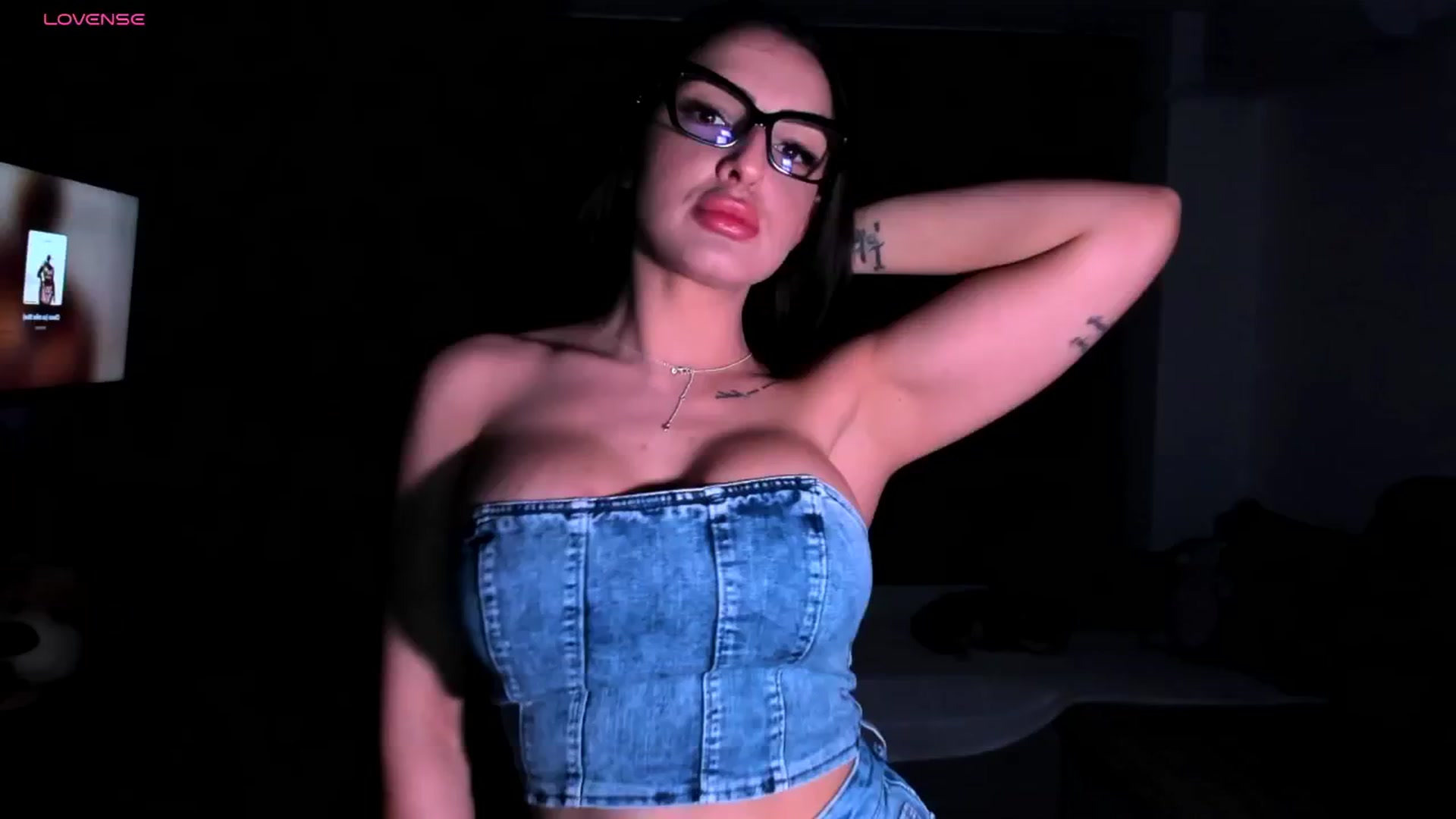 Gallery image thumbnail from LindsayDee's myfreecams stream on, 03/03/2025, 17:00 image 9 of 20
