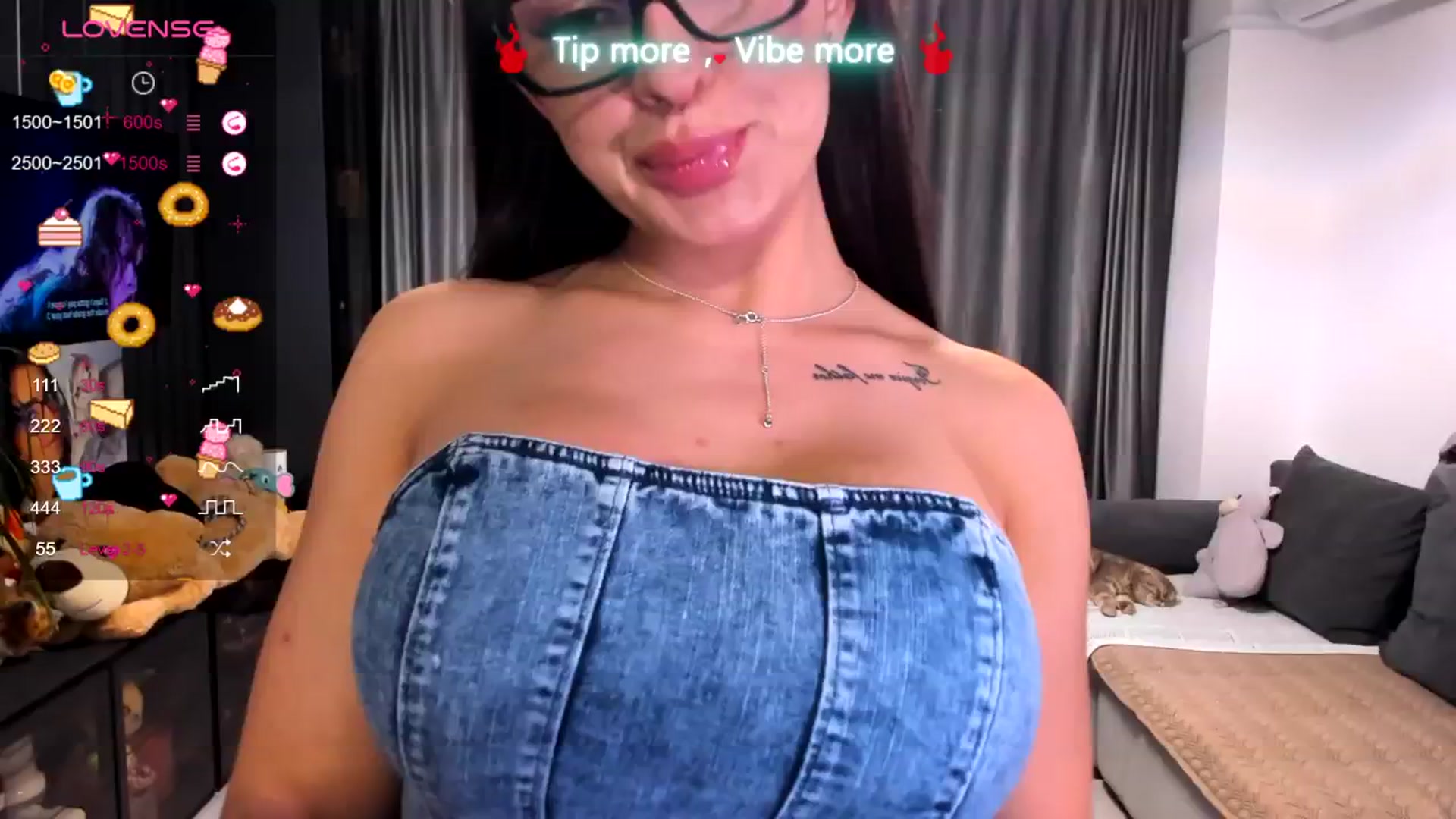 Gallery image thumbnail from LindsayDee's myfreecams stream on, 03/03/2025, 22:12 image 10 of 20
