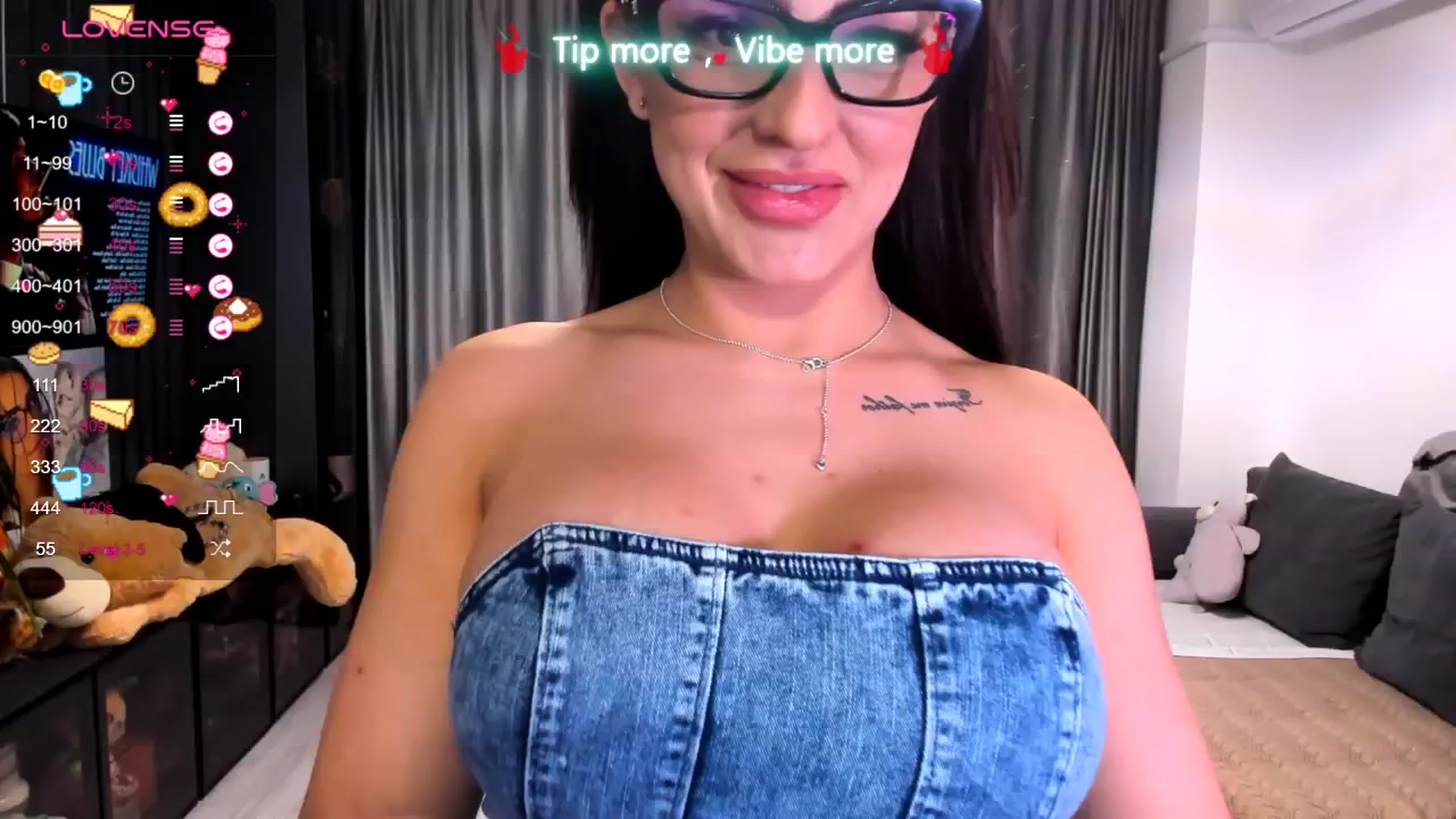 Gallery image thumbnail from LindsayDee's myfreecams stream on, 03/03/2025, 22:12 image 5 of 20
