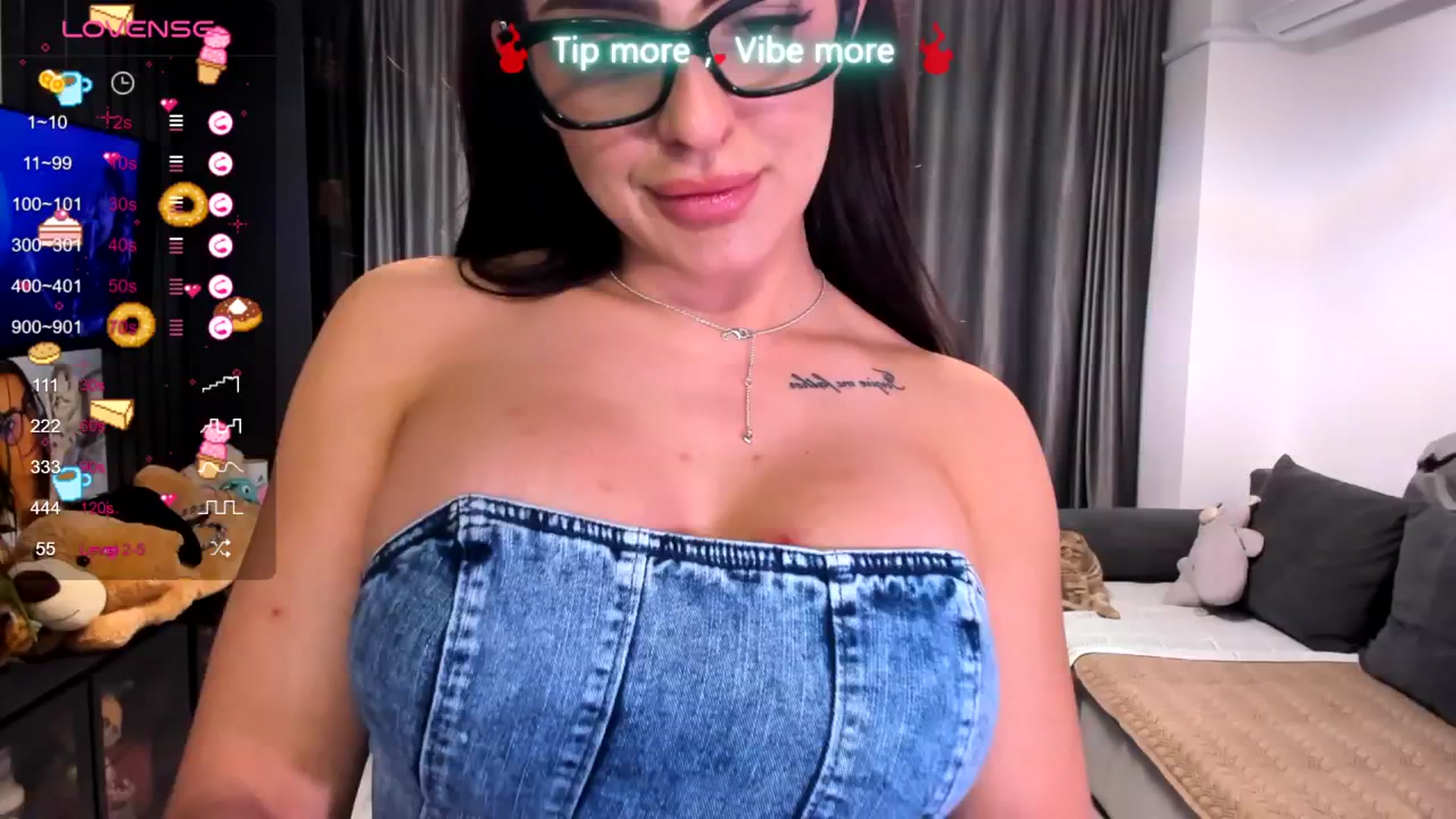 Gallery image thumbnail from LindsayDee's myfreecams stream on, 03/03/2025, 22:12 image 9 of 20