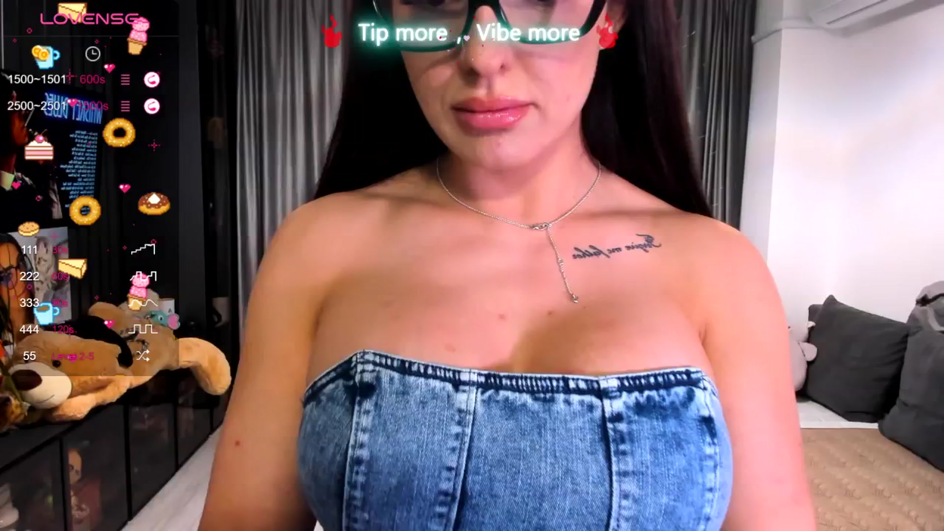 Gallery image thumbnail from LindsayDee's myfreecams stream on, 03/03/2025, 22:12 image 7 of 20