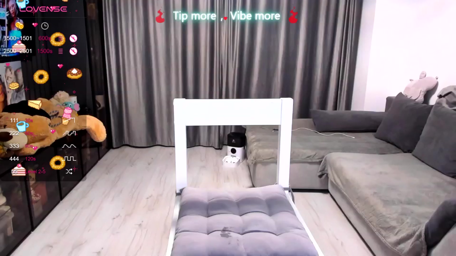 Gallery image thumbnail from LindsayDee's myfreecams stream on, 03/04/2025, 19:40 image 9 of 20