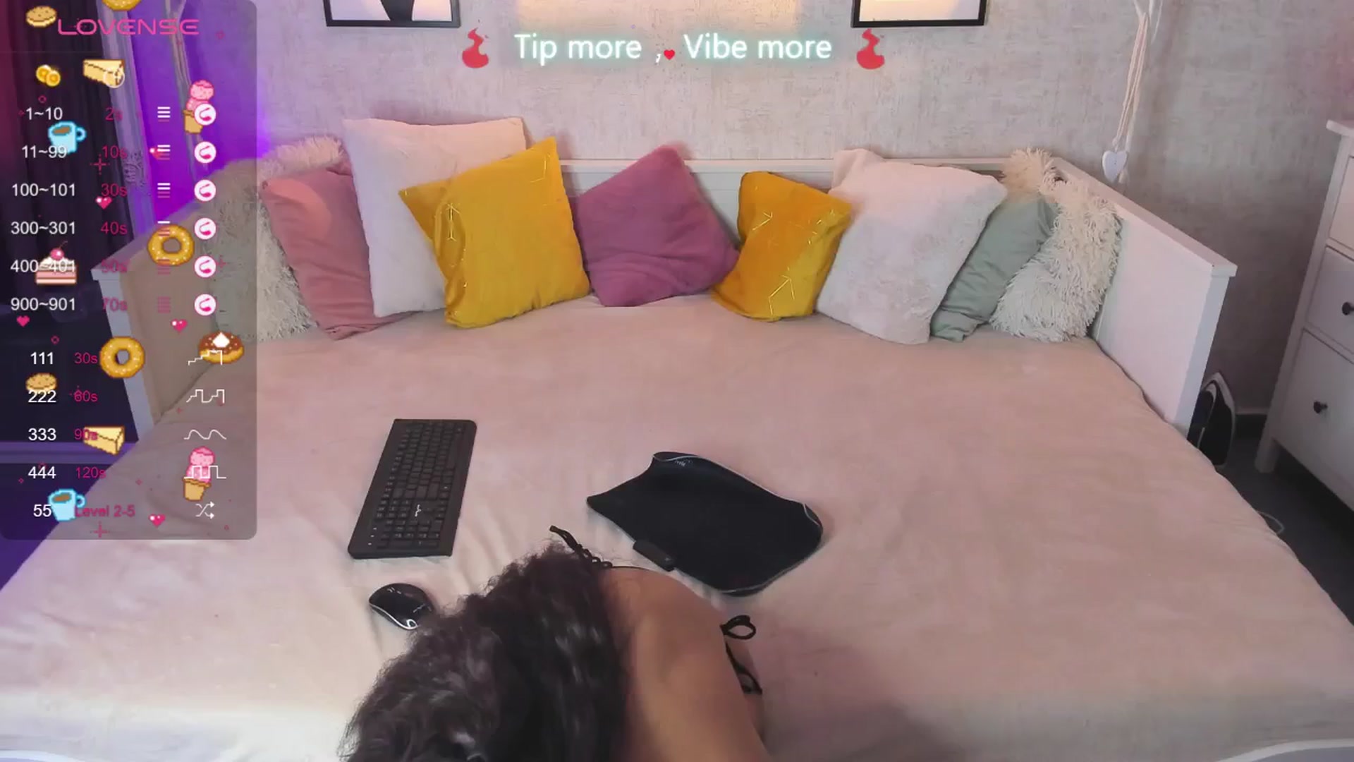 Gallery image thumbnail from LindsayDee's myfreecams stream on, 04/04/2025, 11:25 image 9 of 20