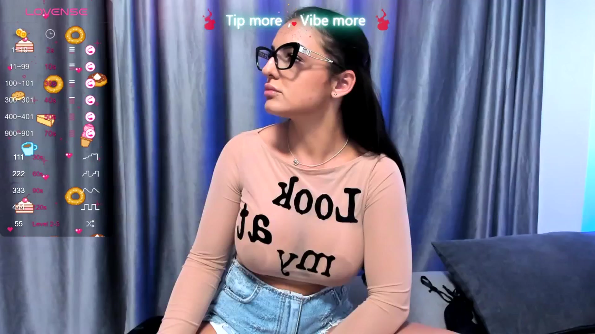 Gallery image thumbnail from LindsayDee's myfreecams stream on, 04/08/2025, 08:32 image 14 of 20