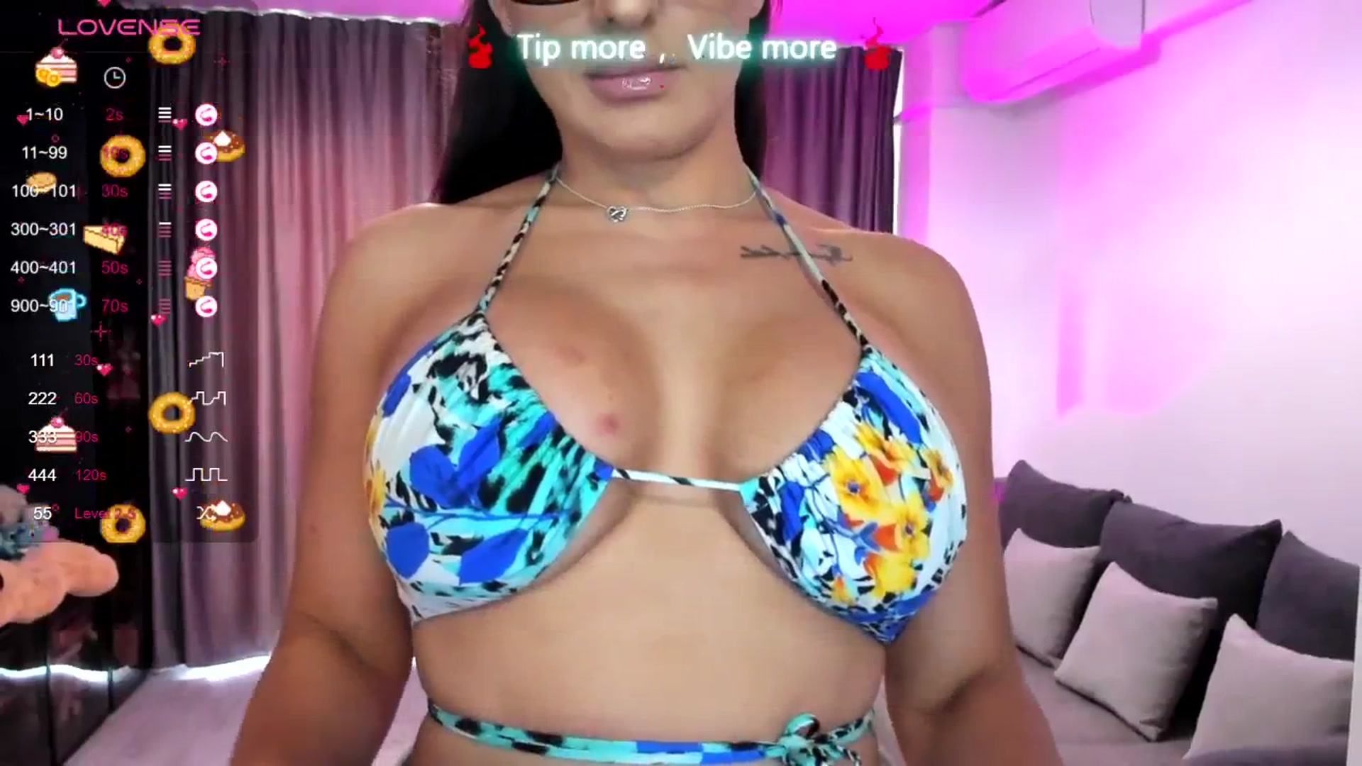 Gallery image thumbnail from LindsayDee's myfreecams stream on, 04/10/2025, 08:19 image 16 of 20