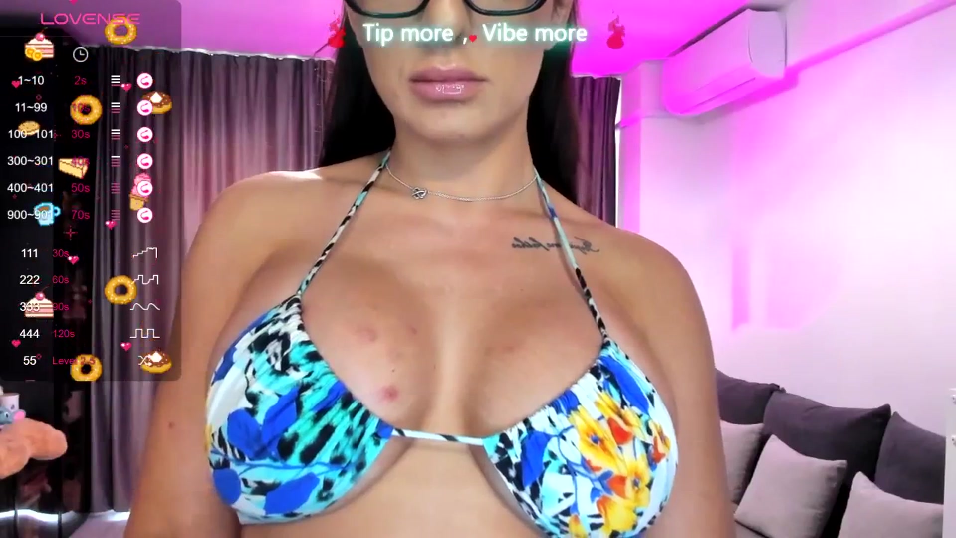 Gallery image thumbnail from LindsayDee's myfreecams stream on, 04/10/2025, 08:19 image 19 of 20
