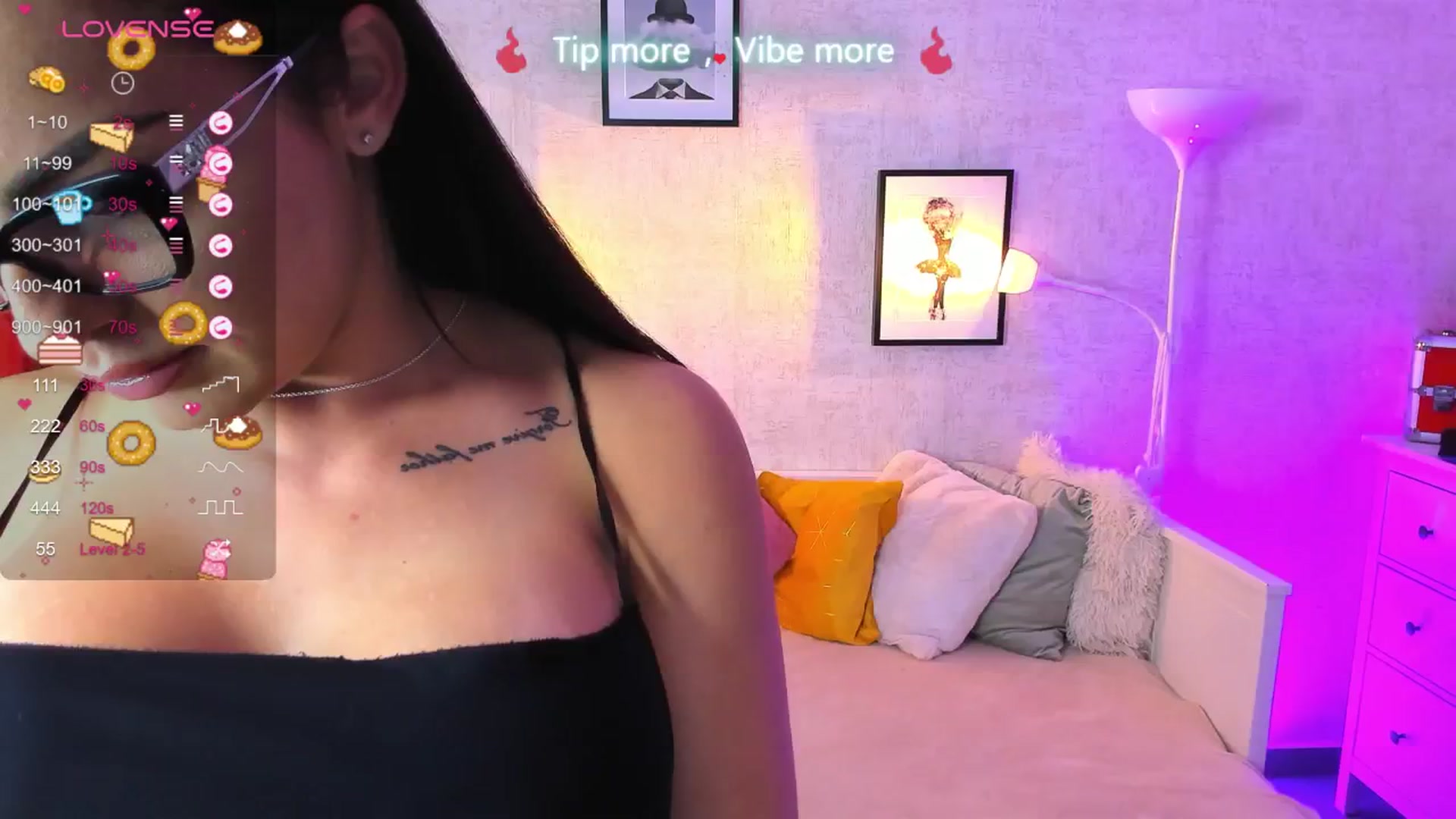Gallery image thumbnail from LindsayDee's myfreecams stream on, 04/24/2025, 16:33 image 1 of 20