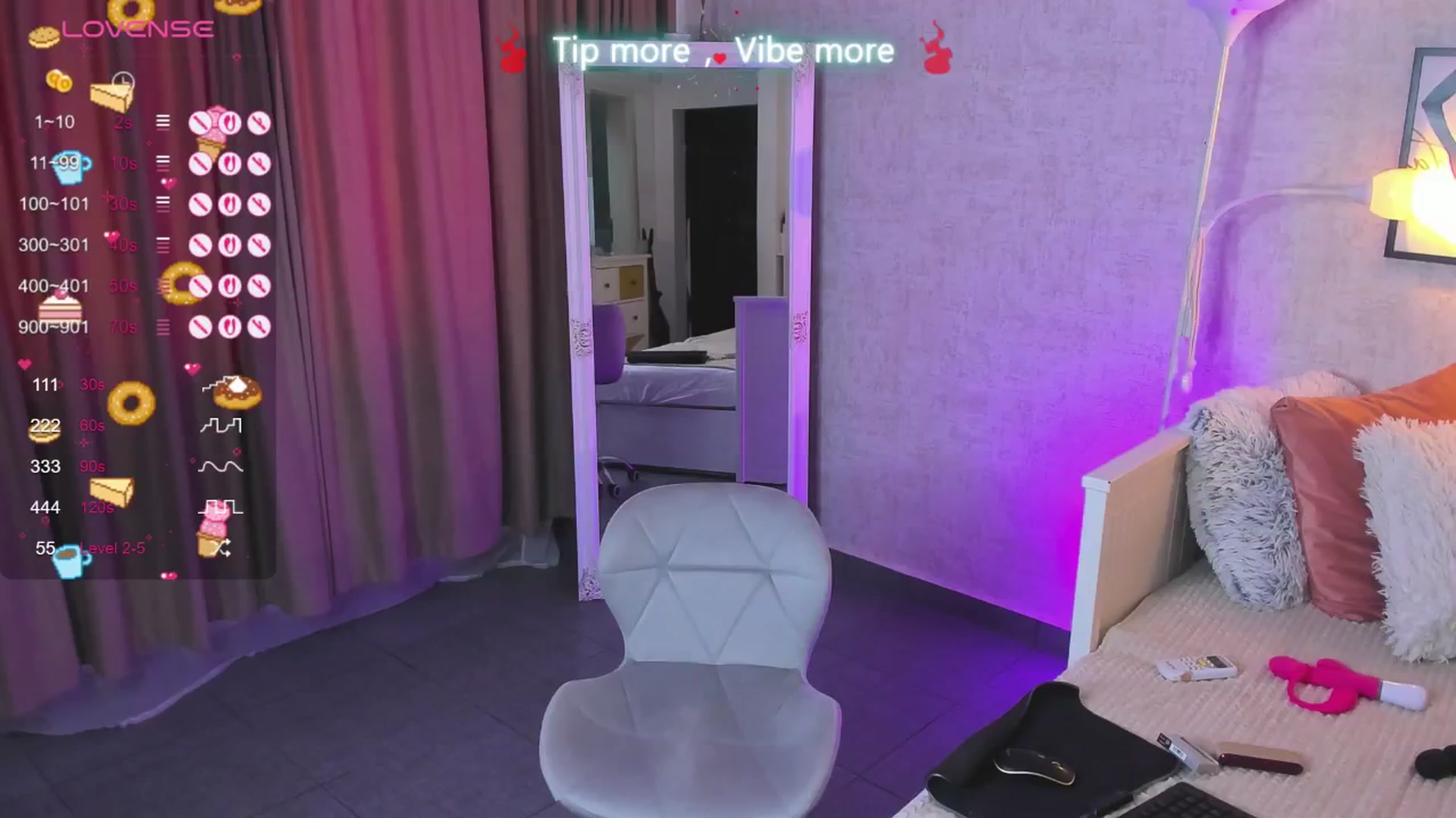 Gallery image thumbnail from LindsayDee's myfreecams stream on, 06/18/2025, 07:01 image 4 of 20