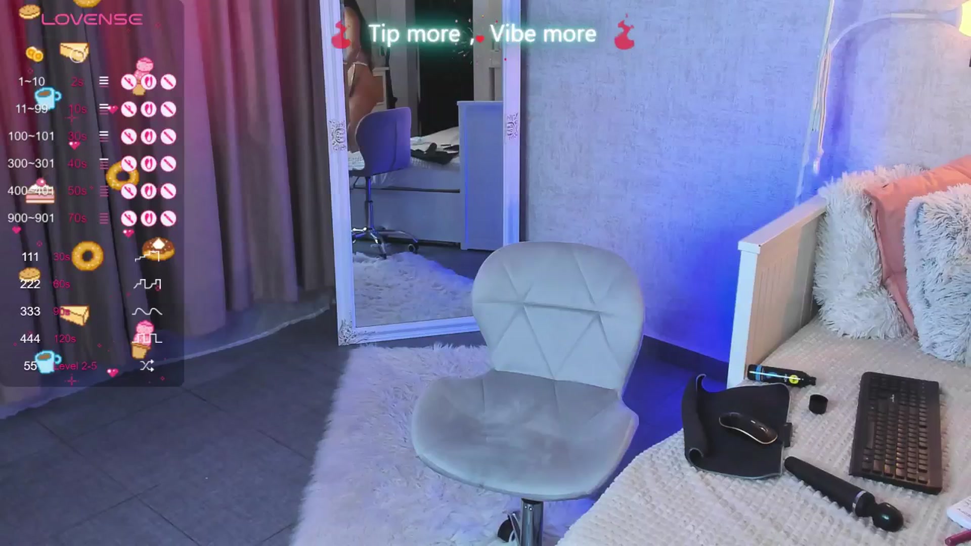 Gallery image thumbnail from LindsayDee's myfreecams stream on, 06/26/2025, 08:00 image 17 of 20