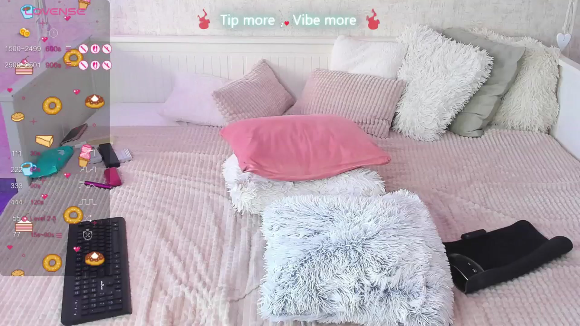 Gallery image thumbnail from LindsayDee's myfreecams stream on, 07/27/2025, 11:11 image 2 of 20