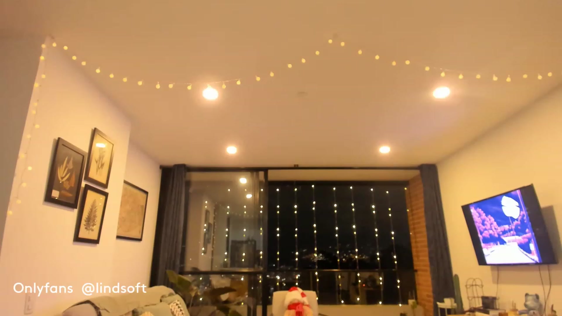 Gallery image thumbnail from Lindsoft's myfreecams stream on, 12/10/2022, 01:22 image 13 of 20