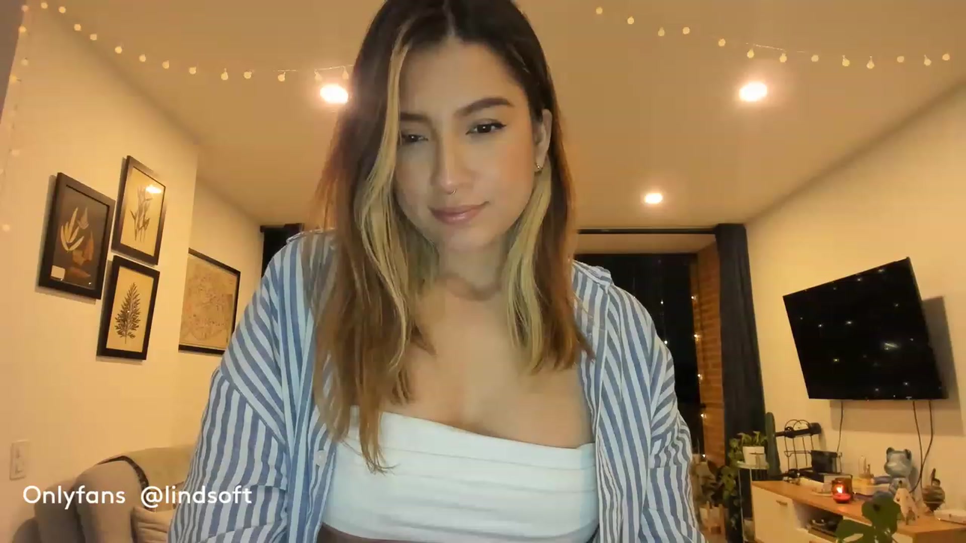 Gallery image thumbnail from Lindsoft's myfreecams stream on, 12/11/2022, 01:23 image 3 of 20