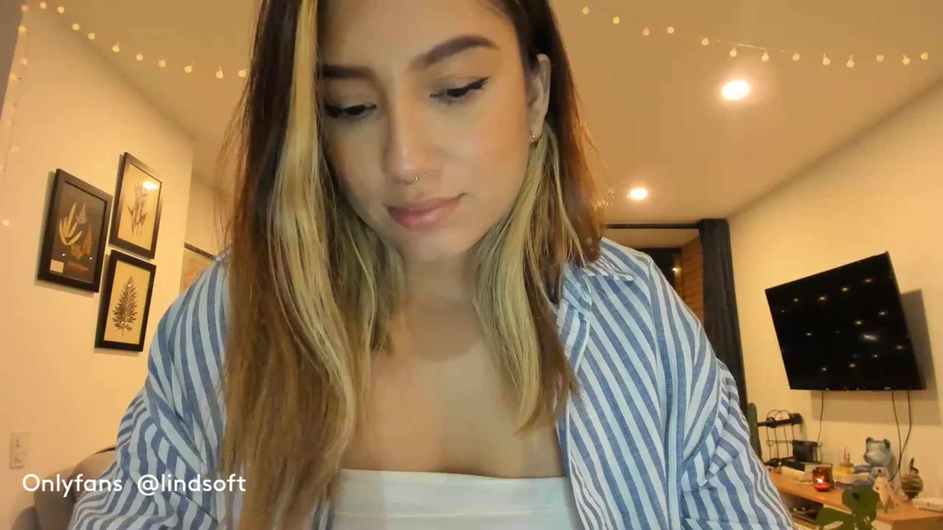 Gallery image thumbnail from Lindsoft's myfreecams stream on, 12/11/2022, 01:23 image 15 of 20