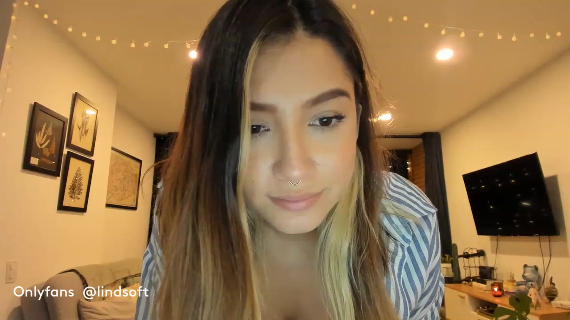 Gallery image thumbnail from Lindsoft's myfreecams stream on, 12/11/2022, 01:23 image 12 of 20