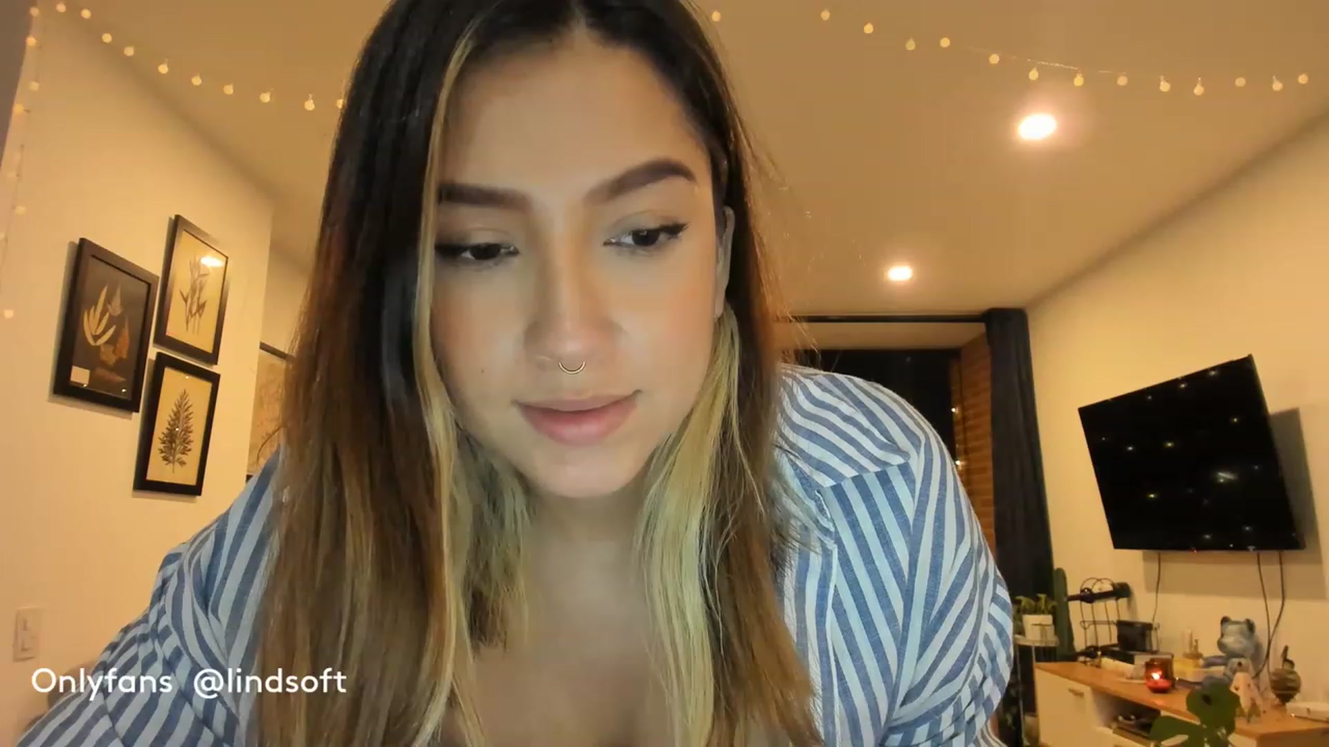 Gallery image thumbnail from Lindsoft's myfreecams stream on, 12/11/2022, 01:23 image 13 of 20