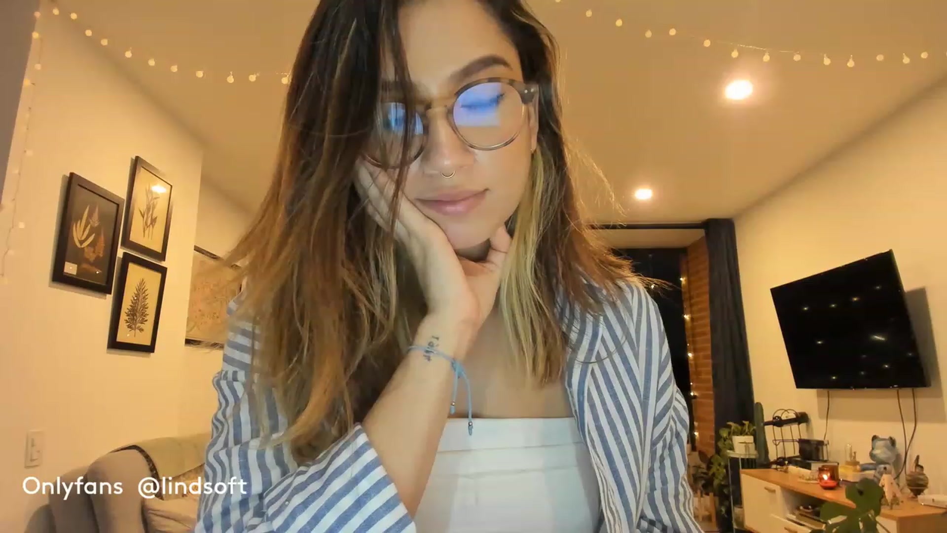 Gallery image thumbnail from Lindsoft's myfreecams stream on, 12/11/2022, 03:21 image 4 of 20