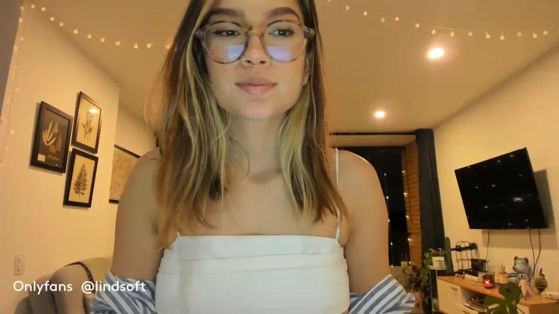 Gallery image thumbnail from Lindsoft's myfreecams stream on, 12/11/2022, 03:21 image 19 of 20