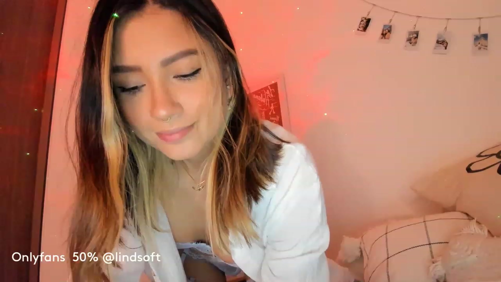 Gallery image thumbnail from Lindsoft's myfreecams stream on, 12/23/2022, 03:15 image 6 of 20