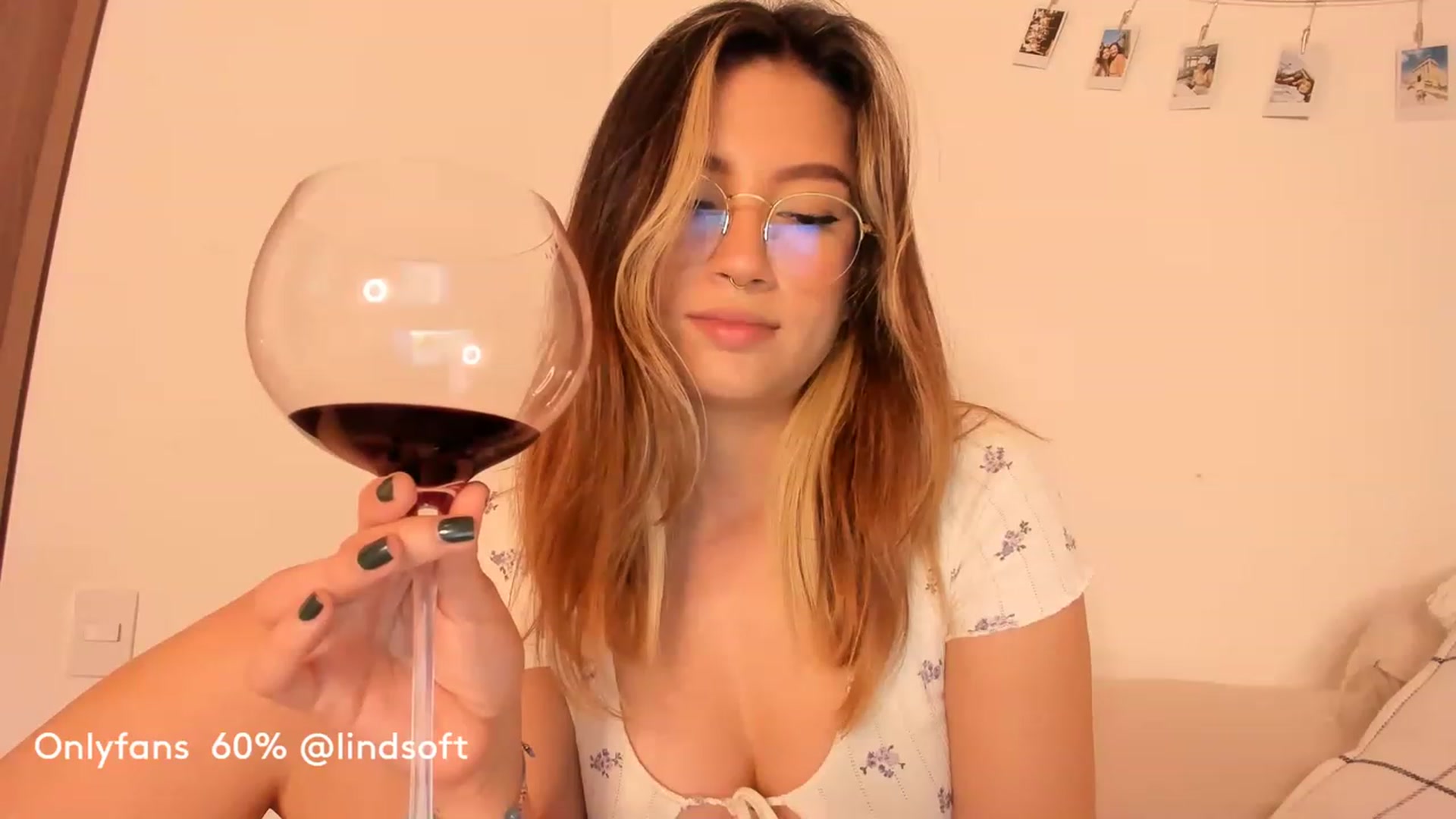 Gallery image thumbnail from Lindsoft's myfreecams stream on, 12/29/2022, 24:30 image 13 of 20