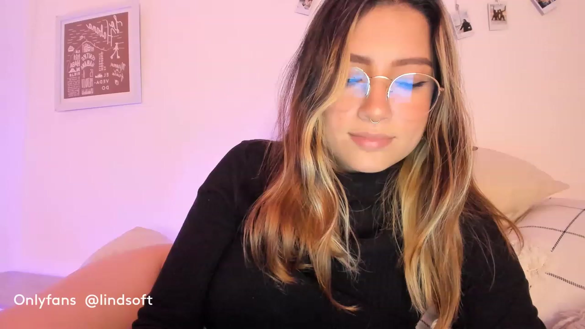 Gallery image thumbnail from Lindsoft's myfreecams stream on, 01/12/2023, 04:06 image 20 of 20