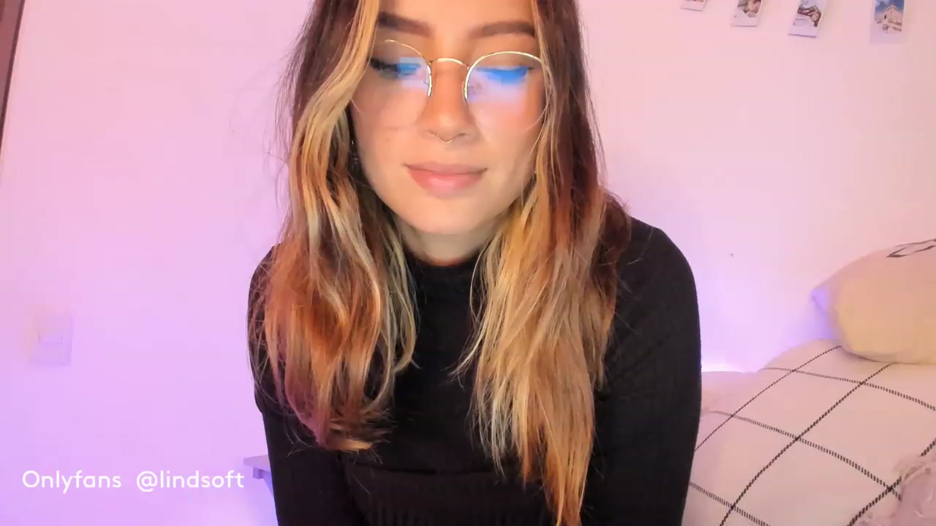 Gallery image thumbnail from Lindsoft's myfreecams stream on, 01/12/2023, 04:06 image 16 of 20