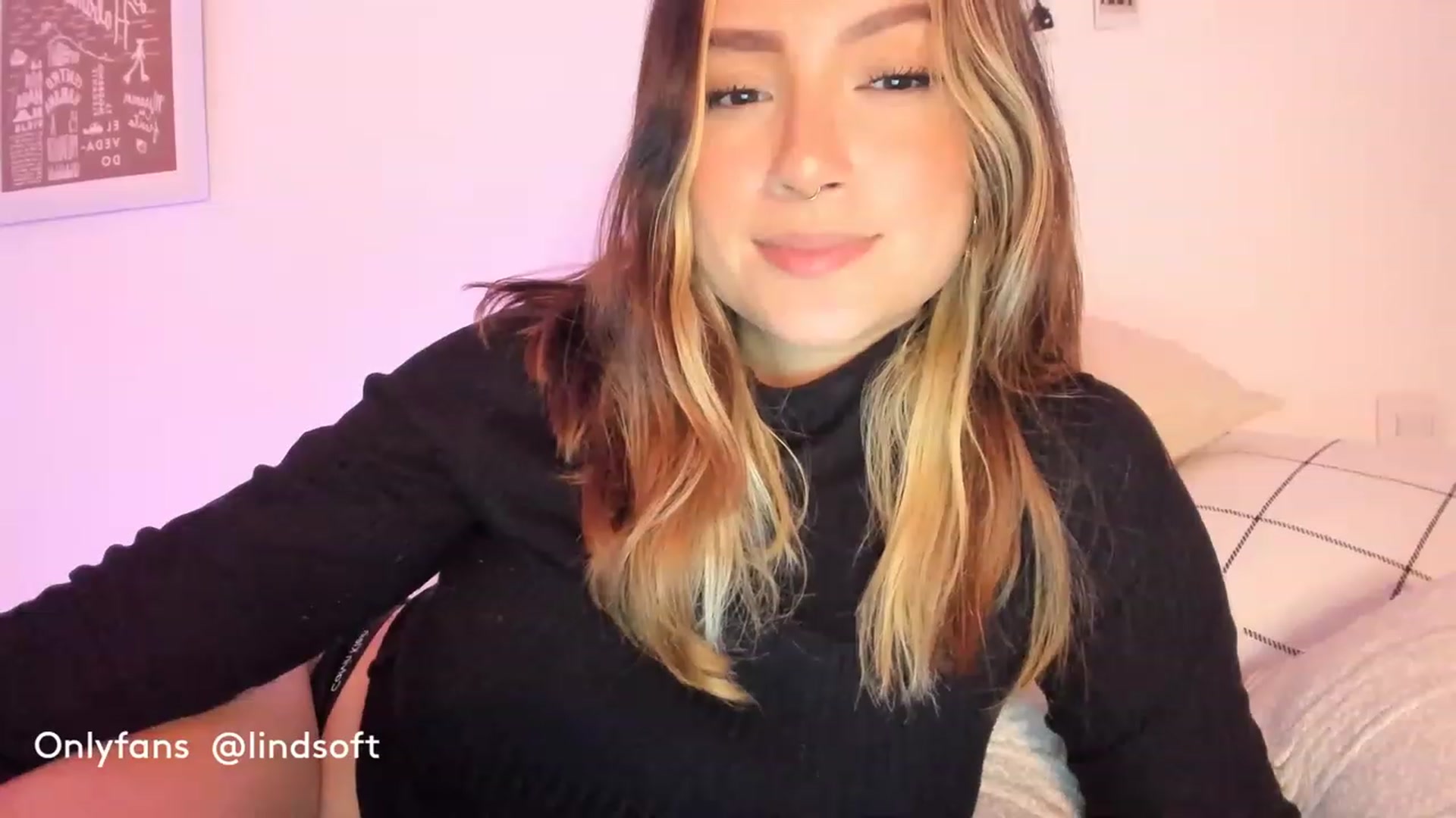 Gallery image thumbnail from Lindsoft's myfreecams stream on, 01/12/2023, 04:06 image 5 of 20