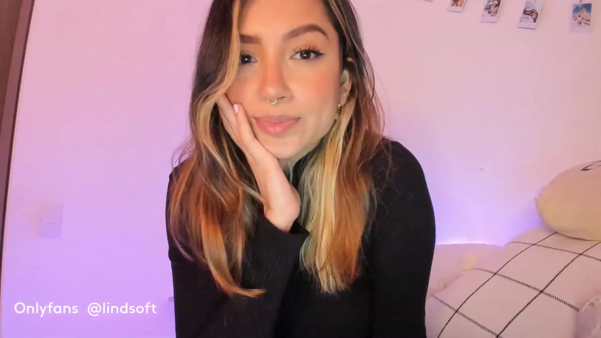 Gallery image thumbnail from Lindsoft's myfreecams stream on, 01/12/2023, 04:06 image 9 of 20