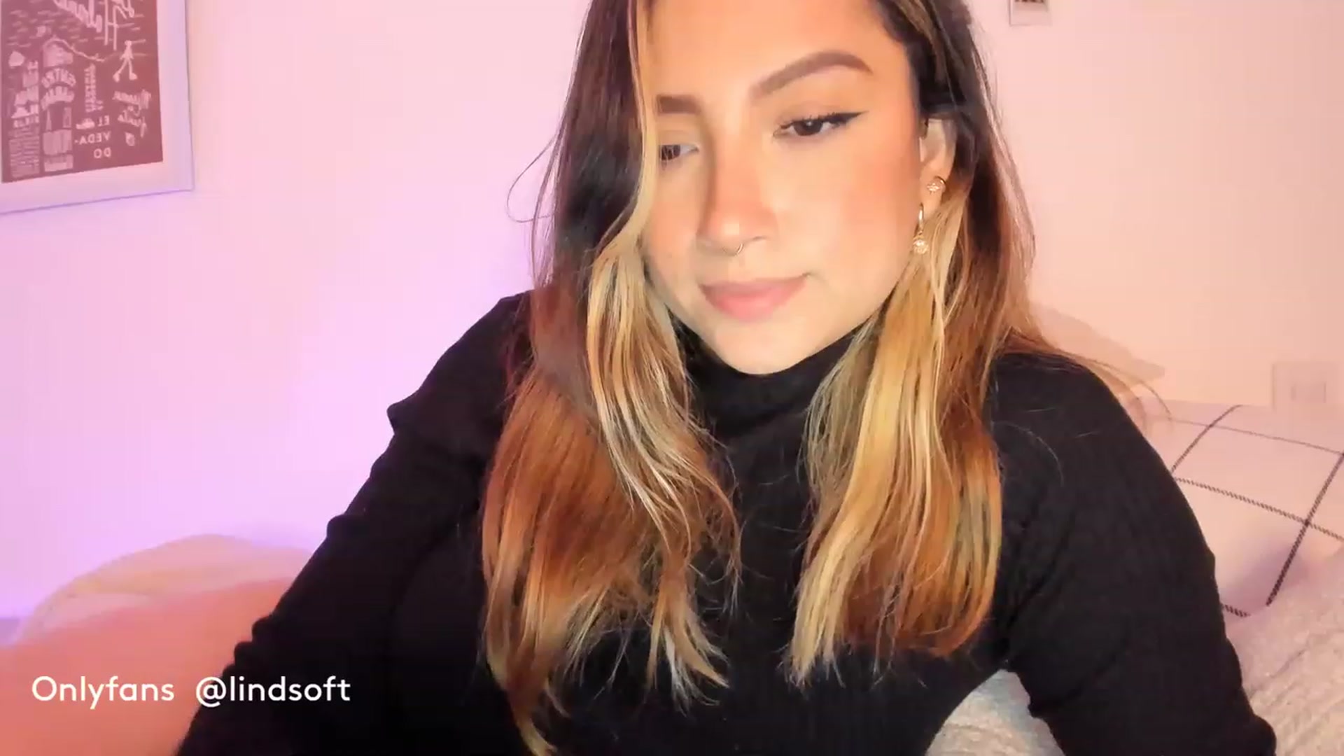 Gallery image thumbnail from Lindsoft's myfreecams stream on, 01/12/2023, 04:06 image 6 of 20
