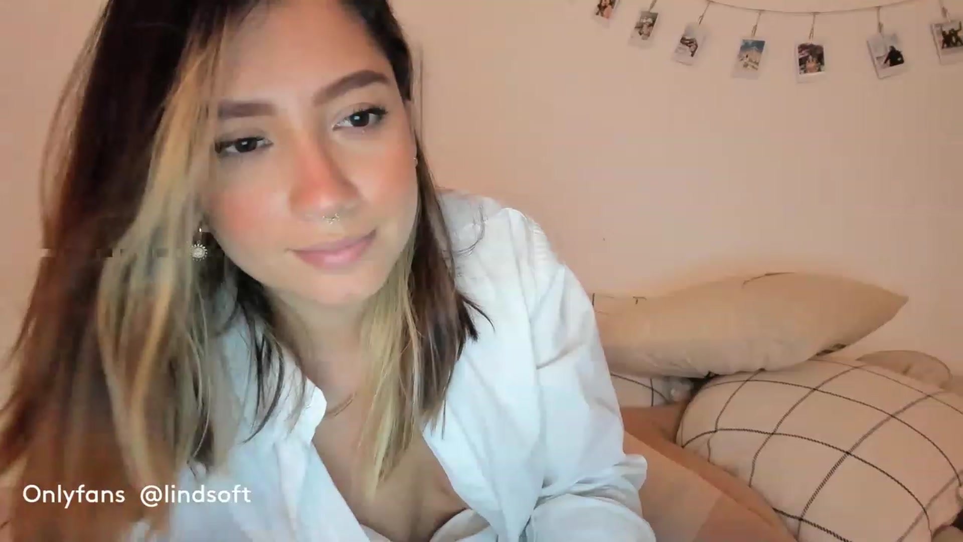 Gallery image thumbnail from Lindsoft's myfreecams stream on, 02/01/2023, 02:49 image 12 of 20