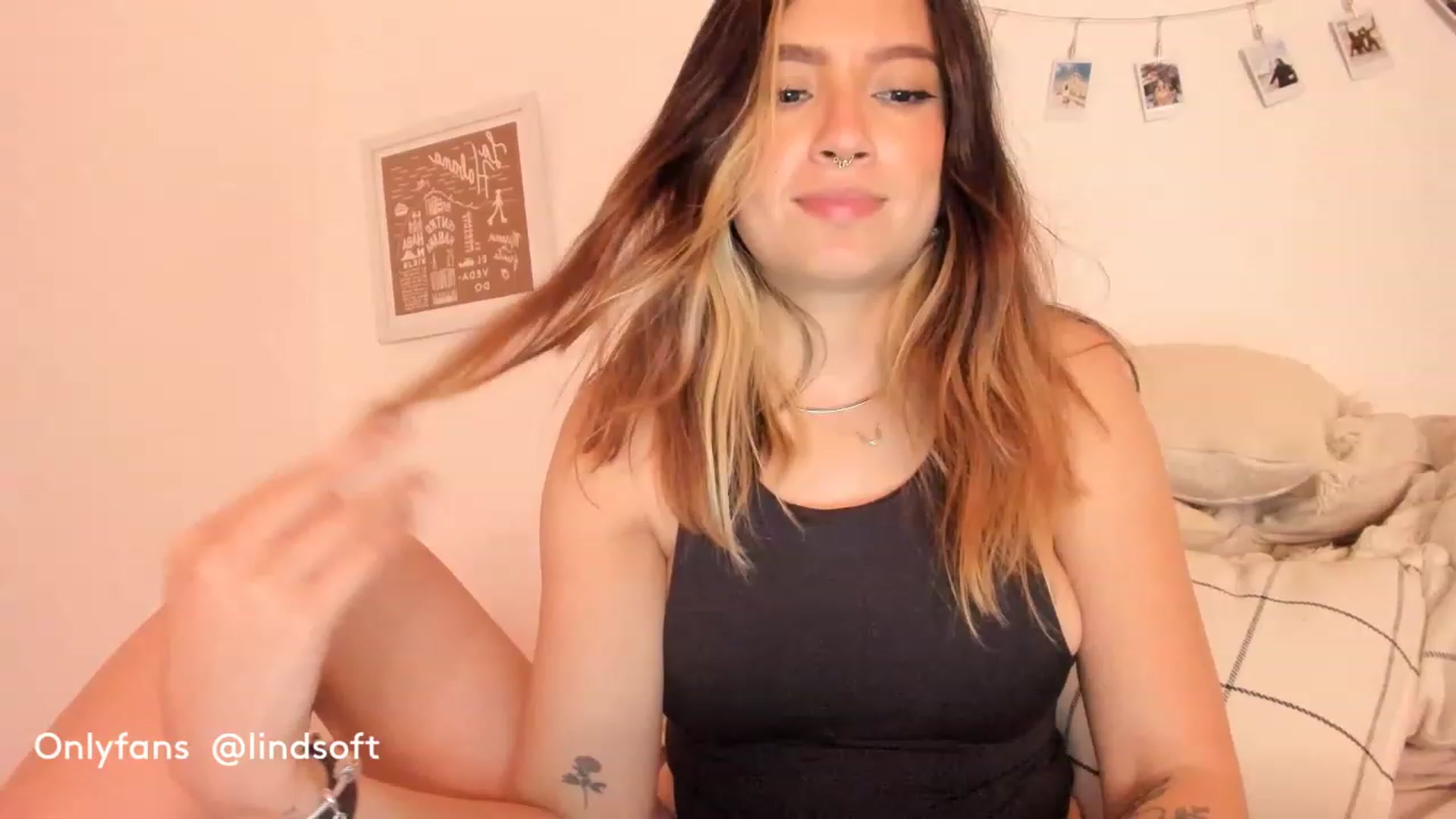 Gallery image thumbnail from Lindsoft's myfreecams stream on, 02/08/2023, 03:49 image 5 of 20