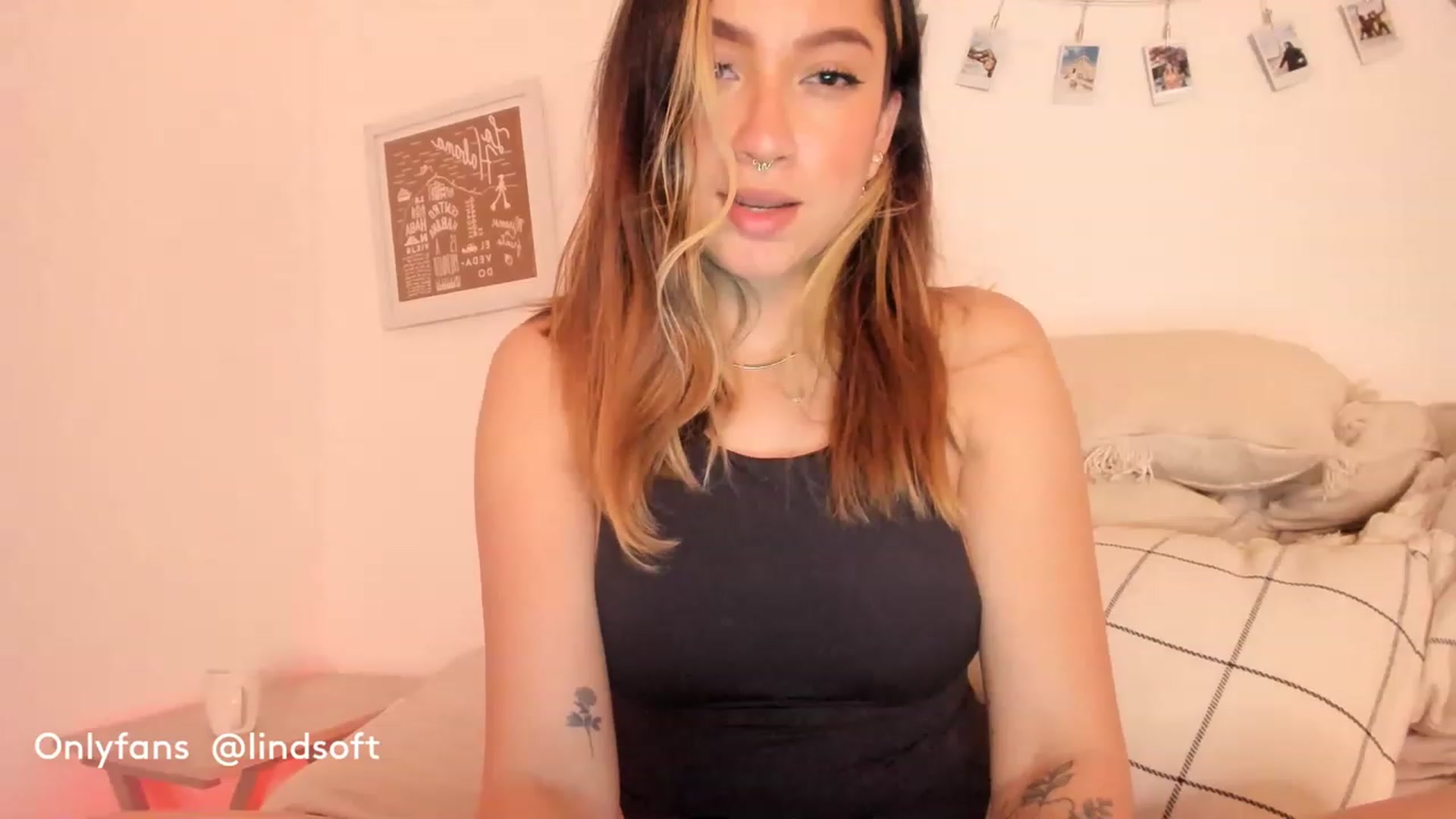 Gallery image thumbnail from Lindsoft's myfreecams stream on, 02/08/2023, 03:49 image 6 of 20