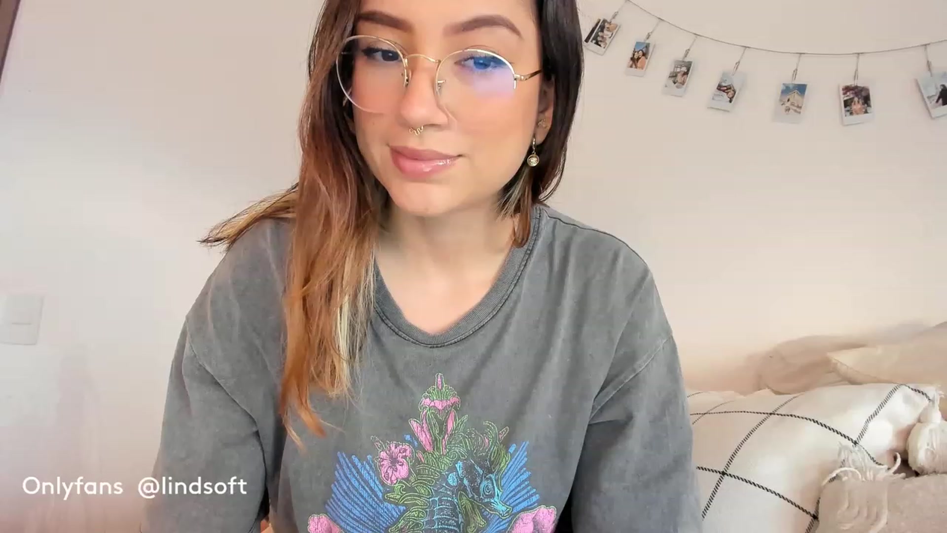 Gallery image thumbnail from Lindsoft's myfreecams stream on, 02/14/2023, 24:03 image 4 of 20