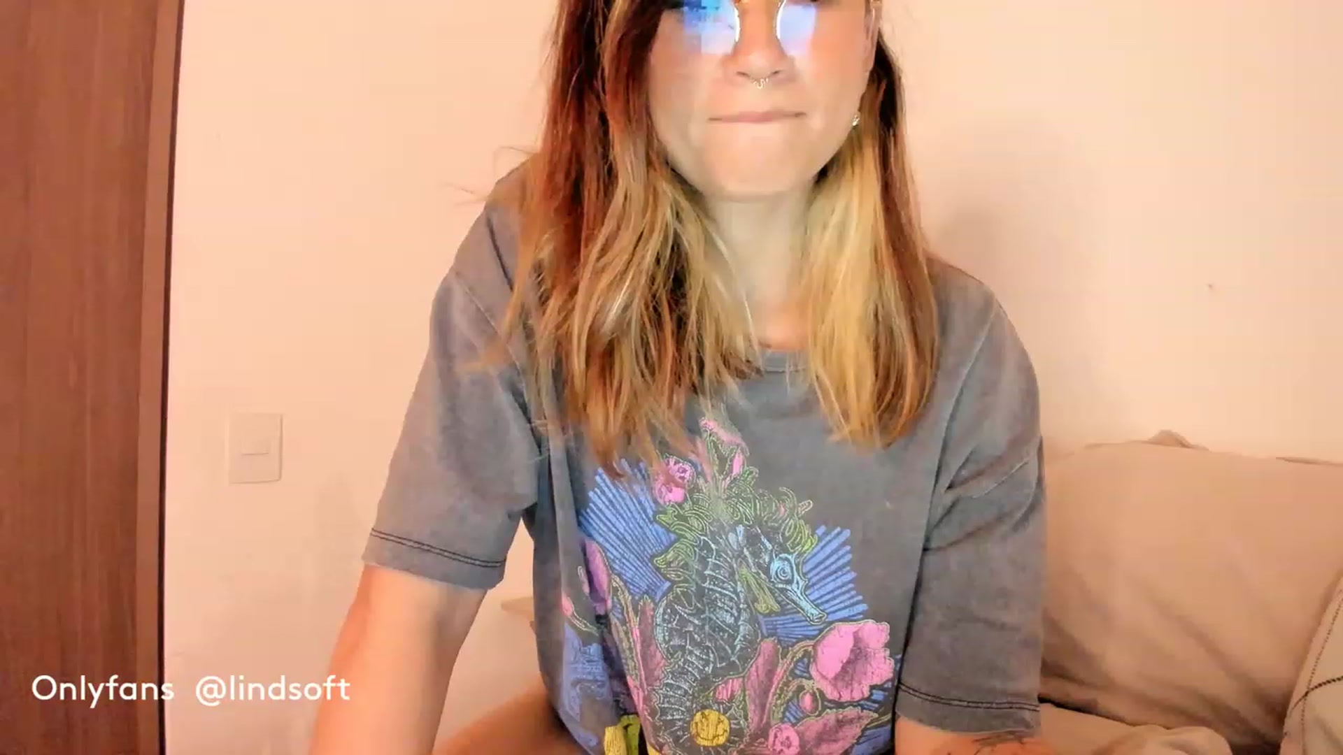 Gallery image thumbnail from Lindsoft's myfreecams stream on, 02/14/2023, 24:26 image 18 of 20