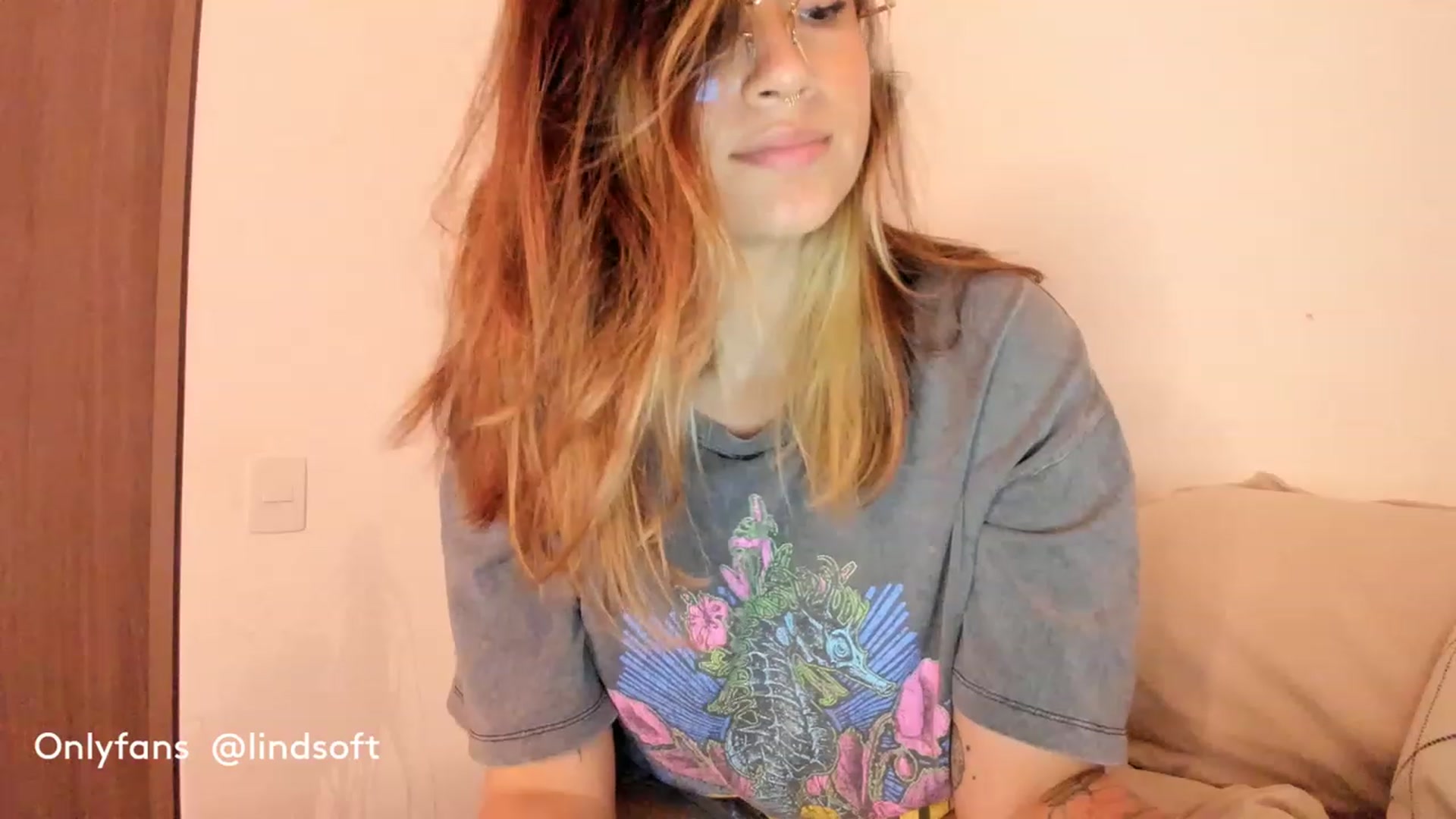 Gallery image thumbnail from Lindsoft's myfreecams stream on, 02/14/2023, 24:26 image 20 of 20