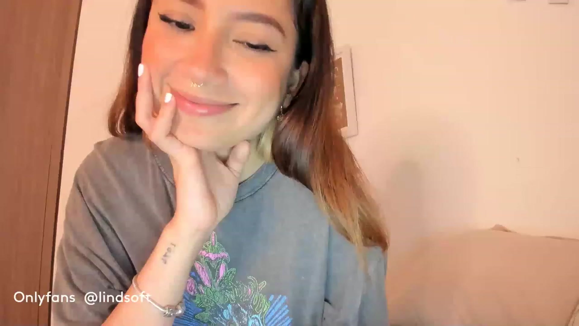 Gallery image thumbnail from Lindsoft's myfreecams stream on, 02/14/2023, 02:44 image 10 of 20