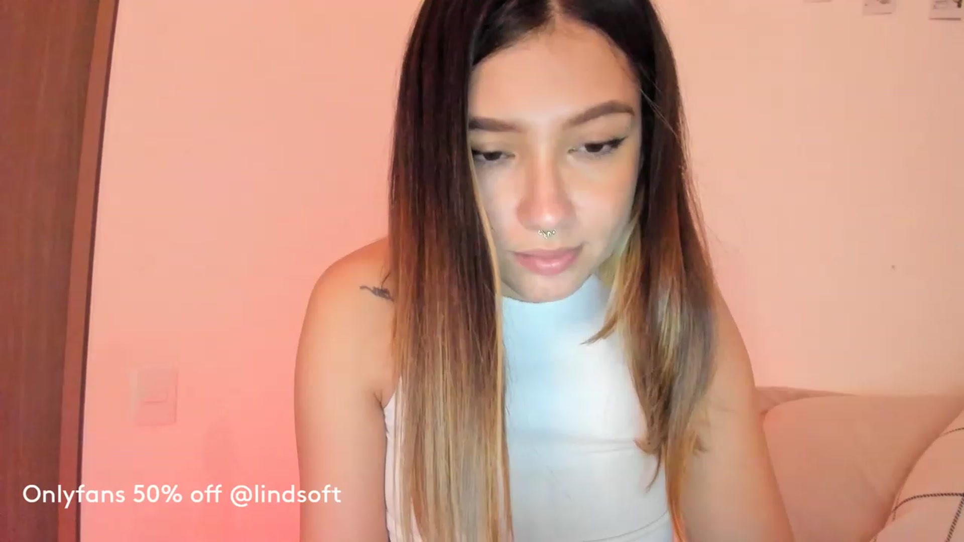 Gallery image thumbnail from Lindsoft's myfreecams stream on, 02/15/2023, 03:25 image 16 of 20